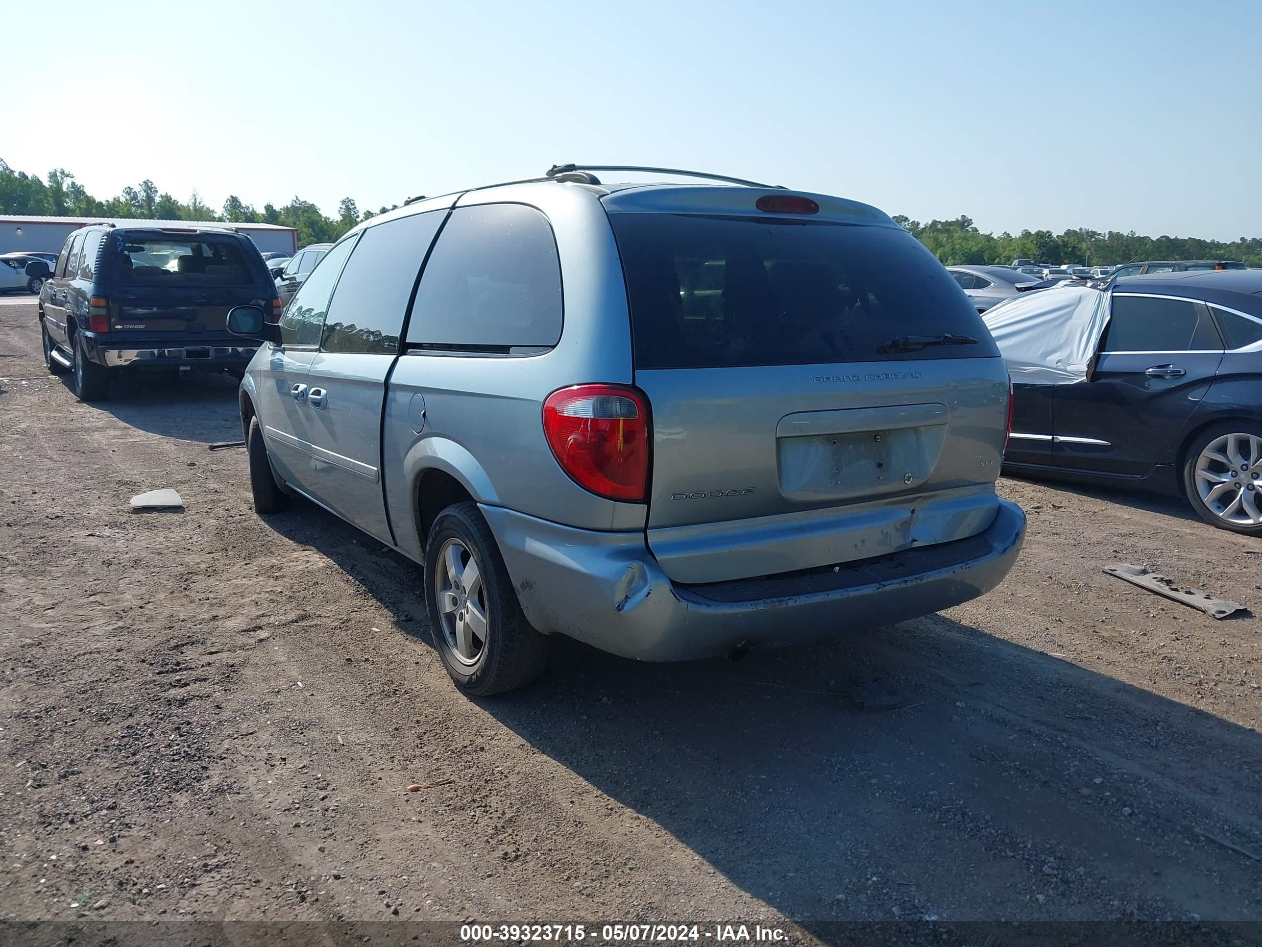 Photo 2 VIN: 2D4GP44L36R736700 - DODGE CARAVAN 