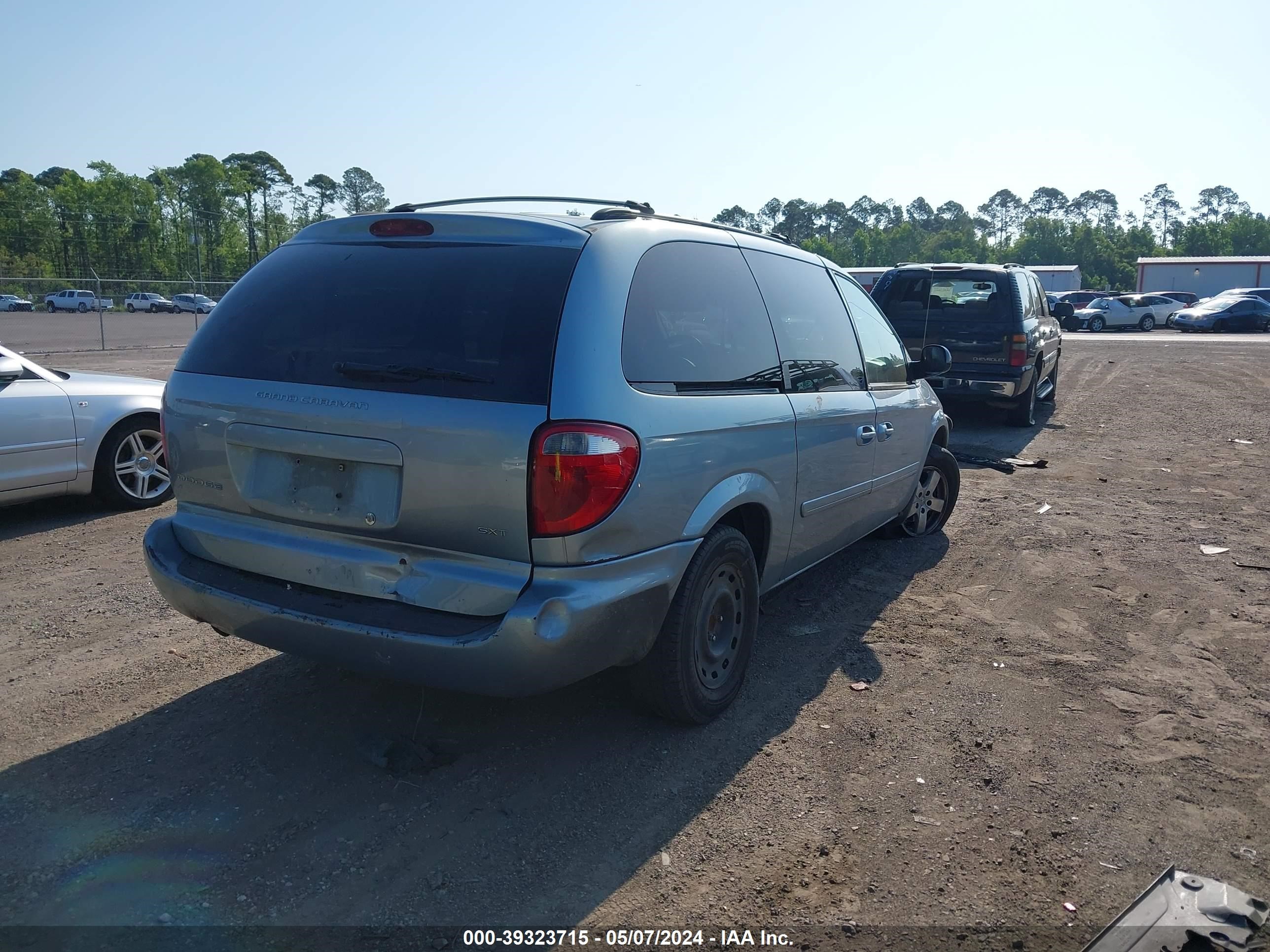 Photo 3 VIN: 2D4GP44L36R736700 - DODGE CARAVAN 