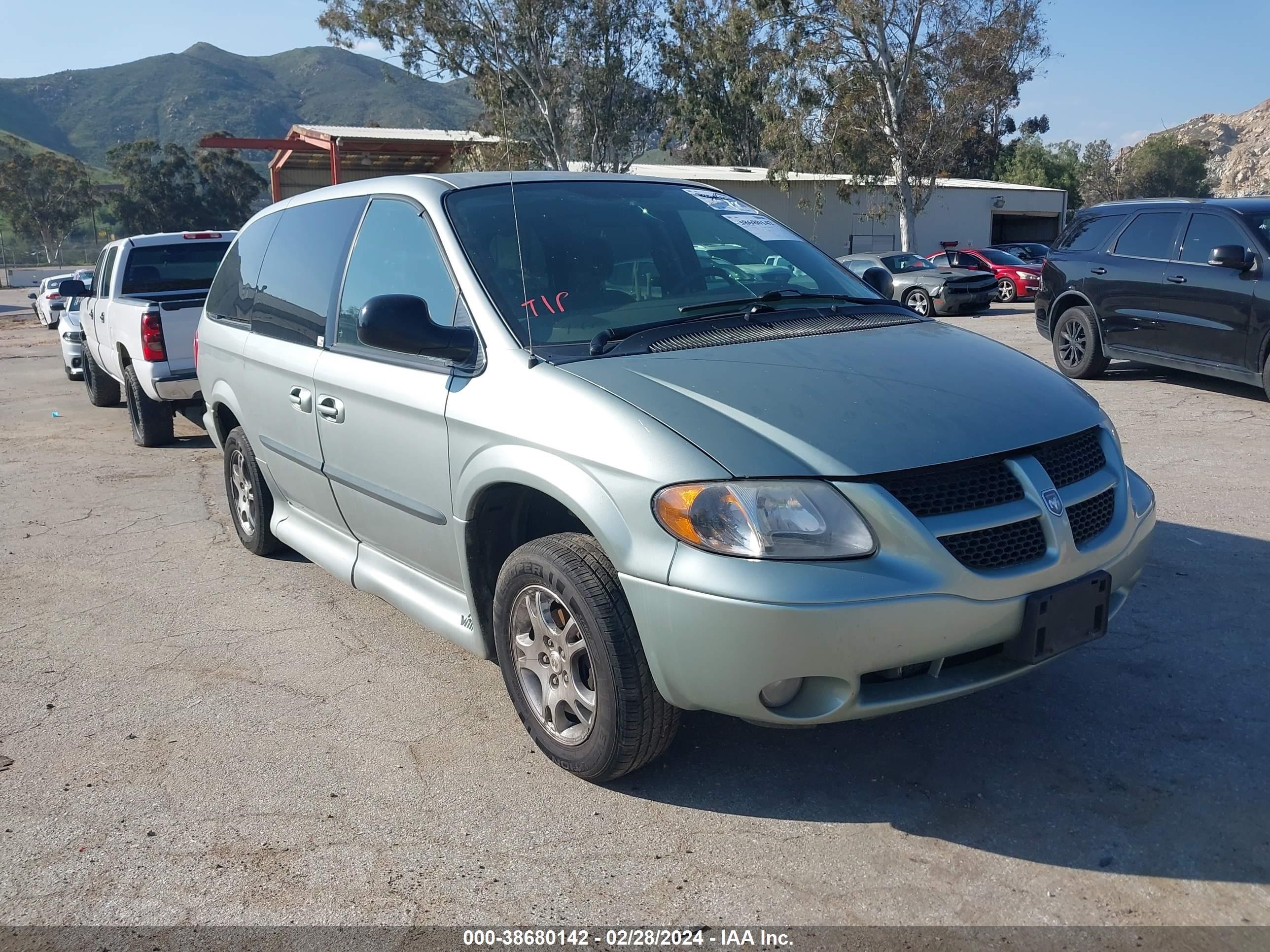 Photo 1 VIN: 2D4GP44L43R269914 - DODGE CARAVAN 