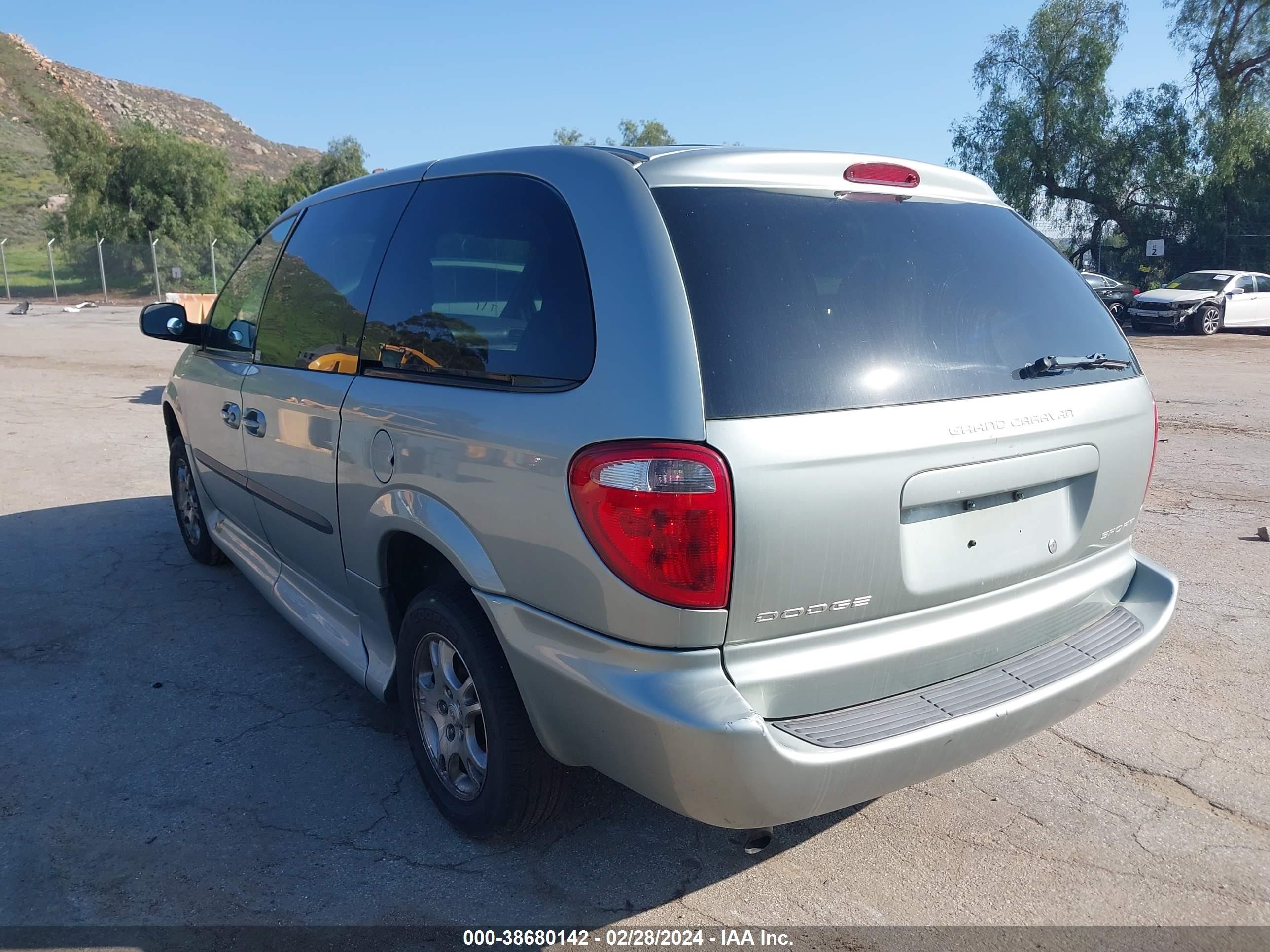 Photo 3 VIN: 2D4GP44L43R269914 - DODGE CARAVAN 