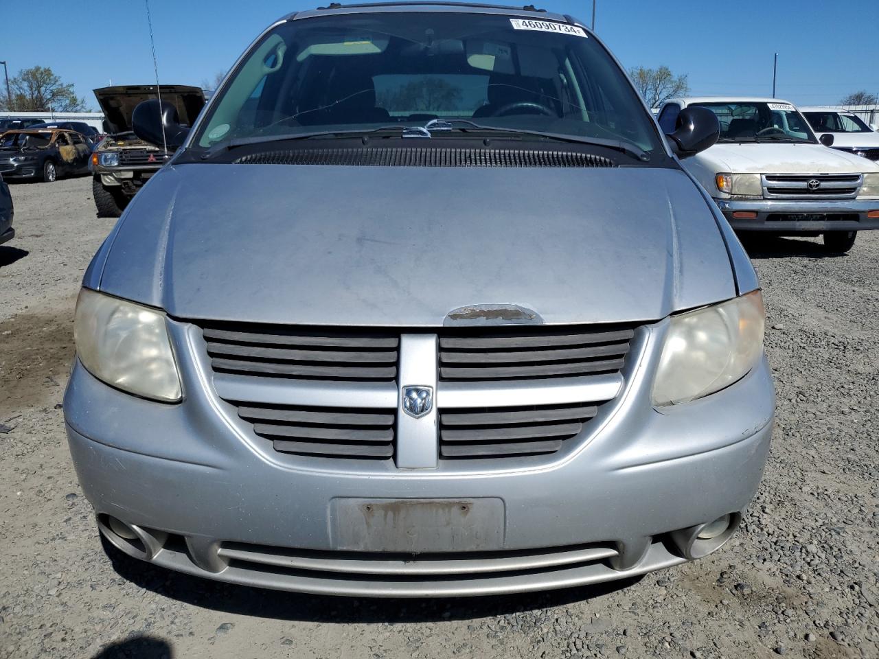 Photo 4 VIN: 2D4GP44L45R401167 - DODGE CARAVAN 