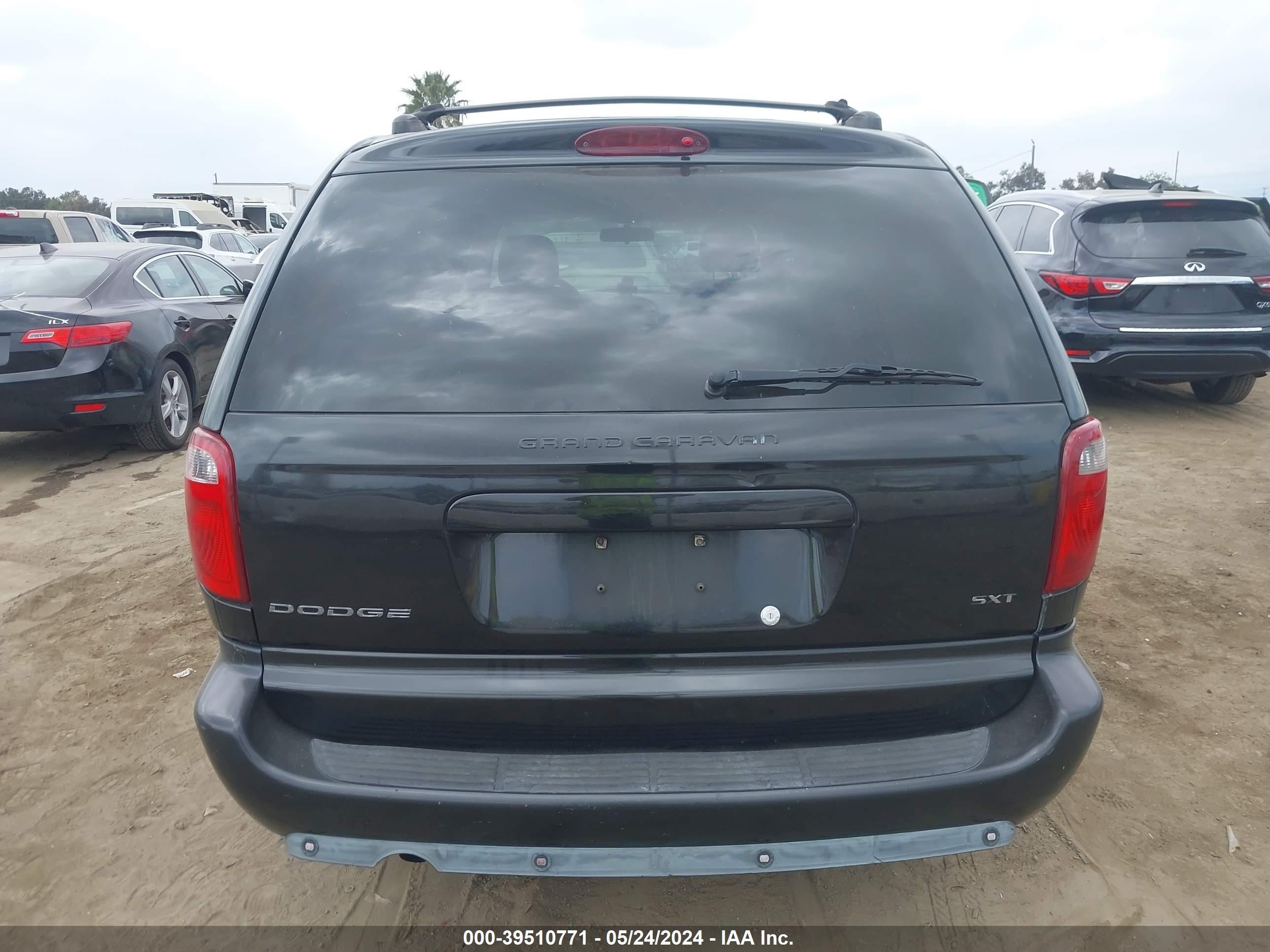 Photo 16 VIN: 2D4GP44L45R448294 - DODGE CARAVAN 