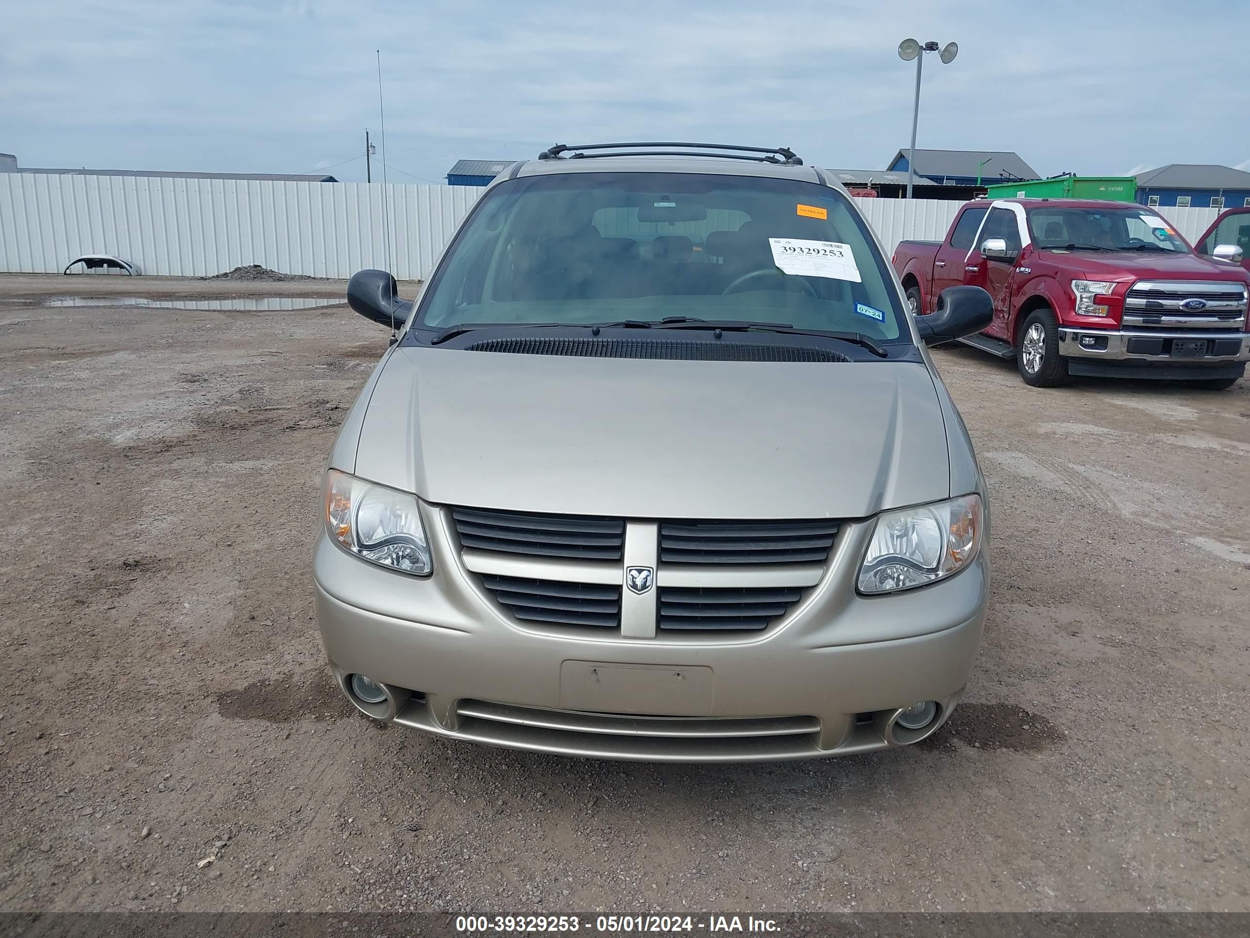 Photo 5 VIN: 2D4GP44L45R516352 - DODGE CARAVAN 