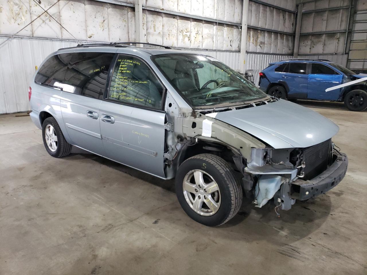 Photo 3 VIN: 2D4GP44L46R886444 - DODGE CARAVAN 