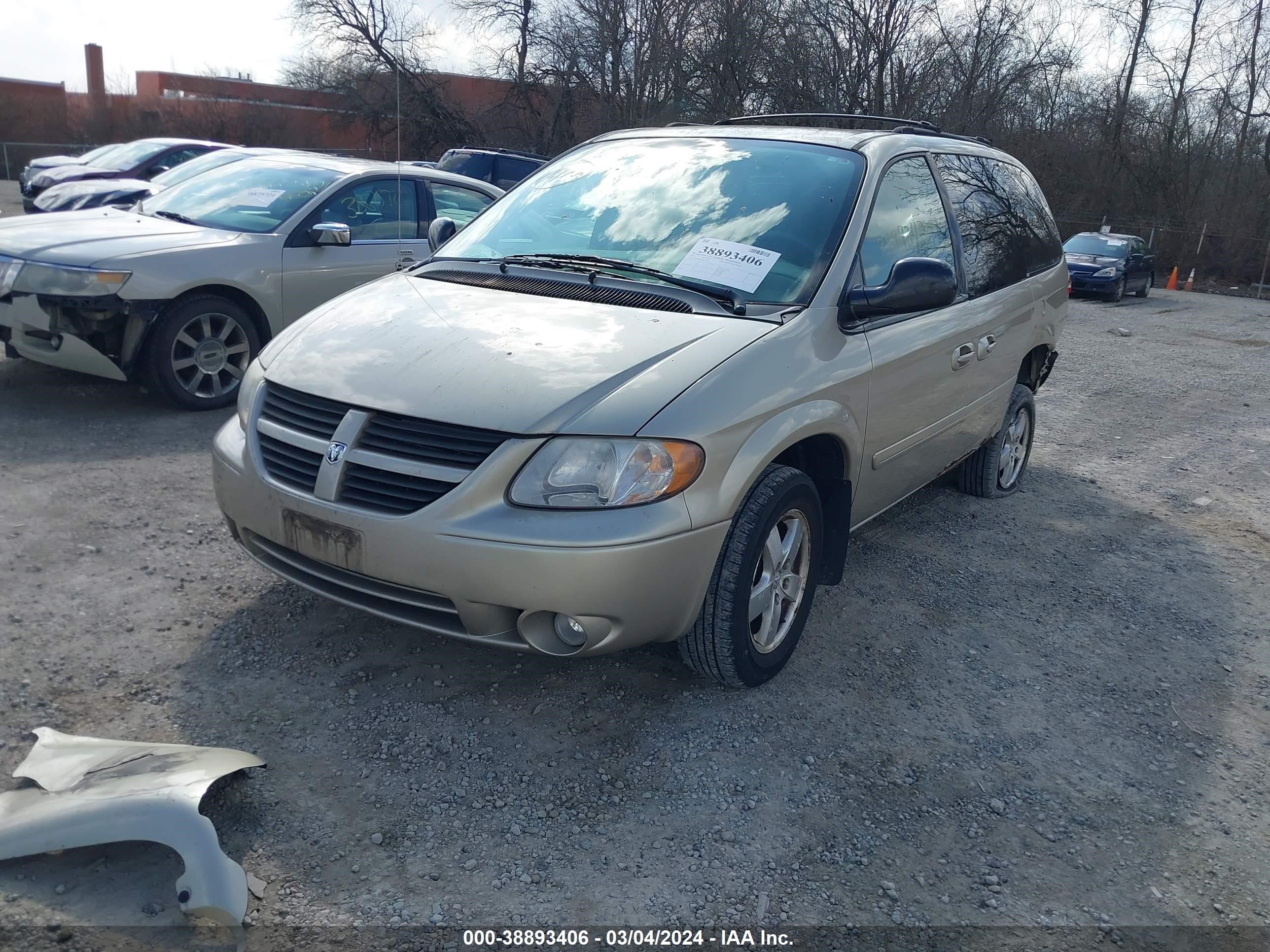 Photo 1 VIN: 2D4GP44L47R102040 - DODGE CARAVAN 