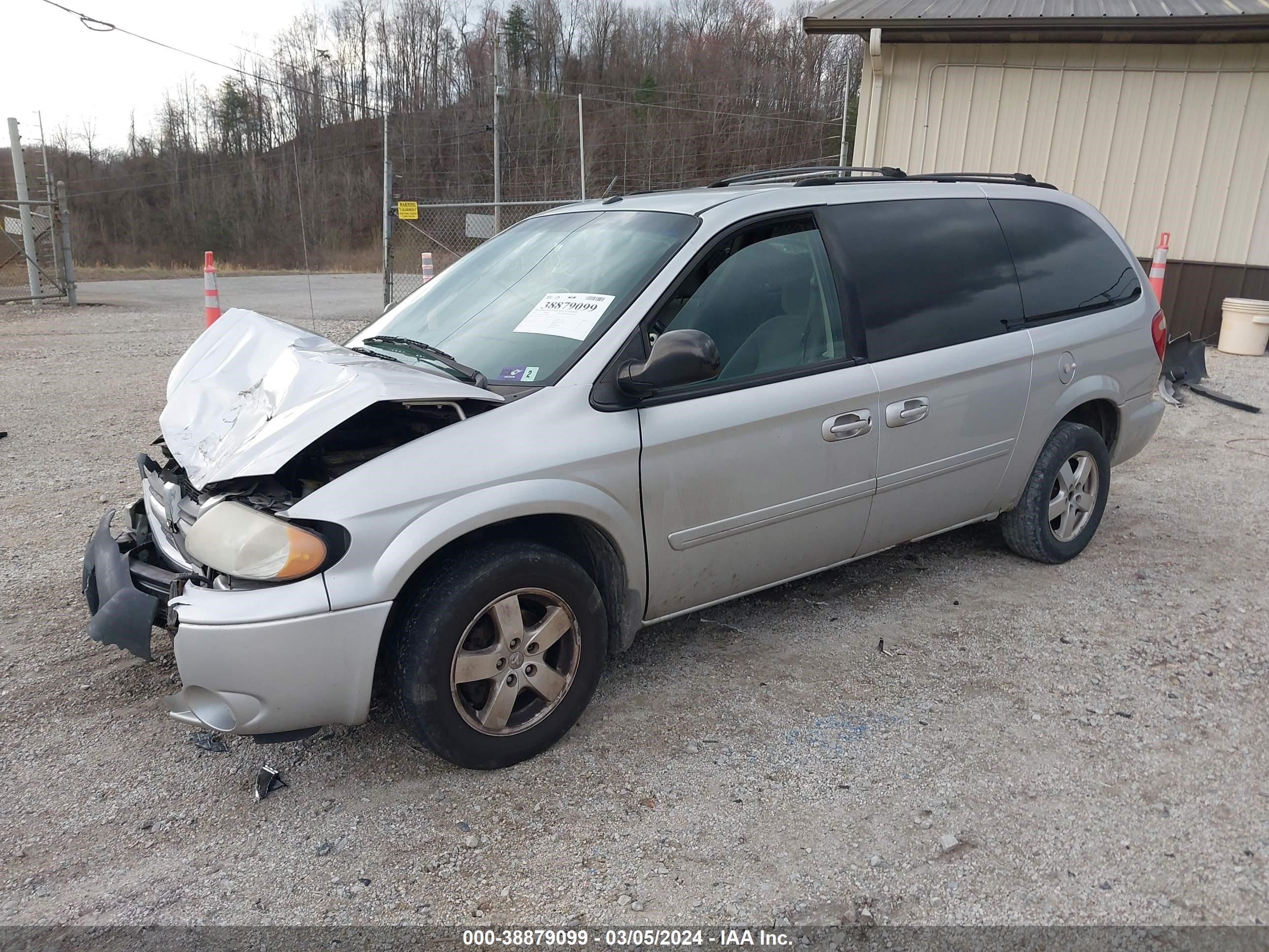 Photo 1 VIN: 2D4GP44L47R217995 - DODGE CARAVAN 