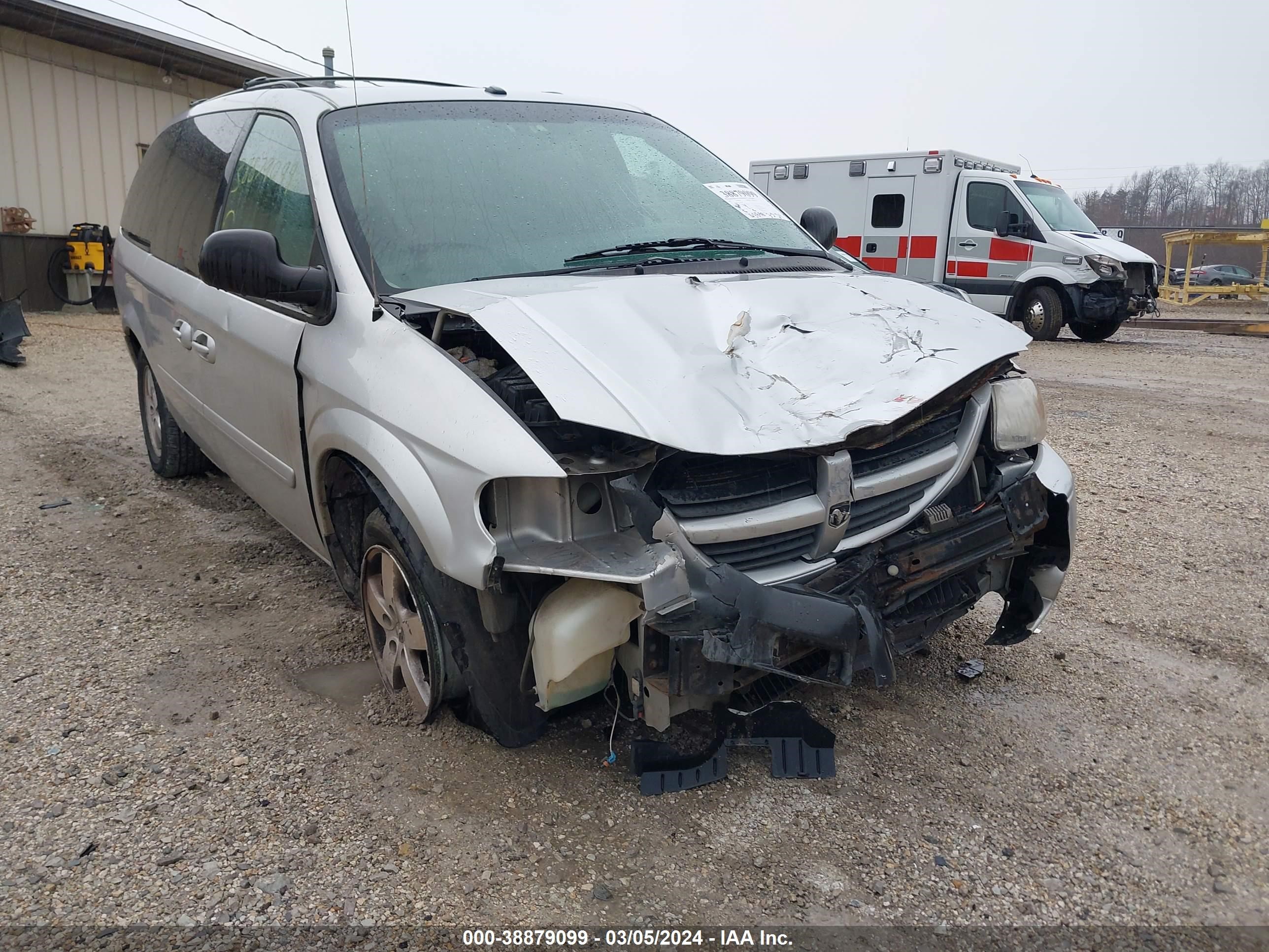 Photo 5 VIN: 2D4GP44L47R217995 - DODGE CARAVAN 