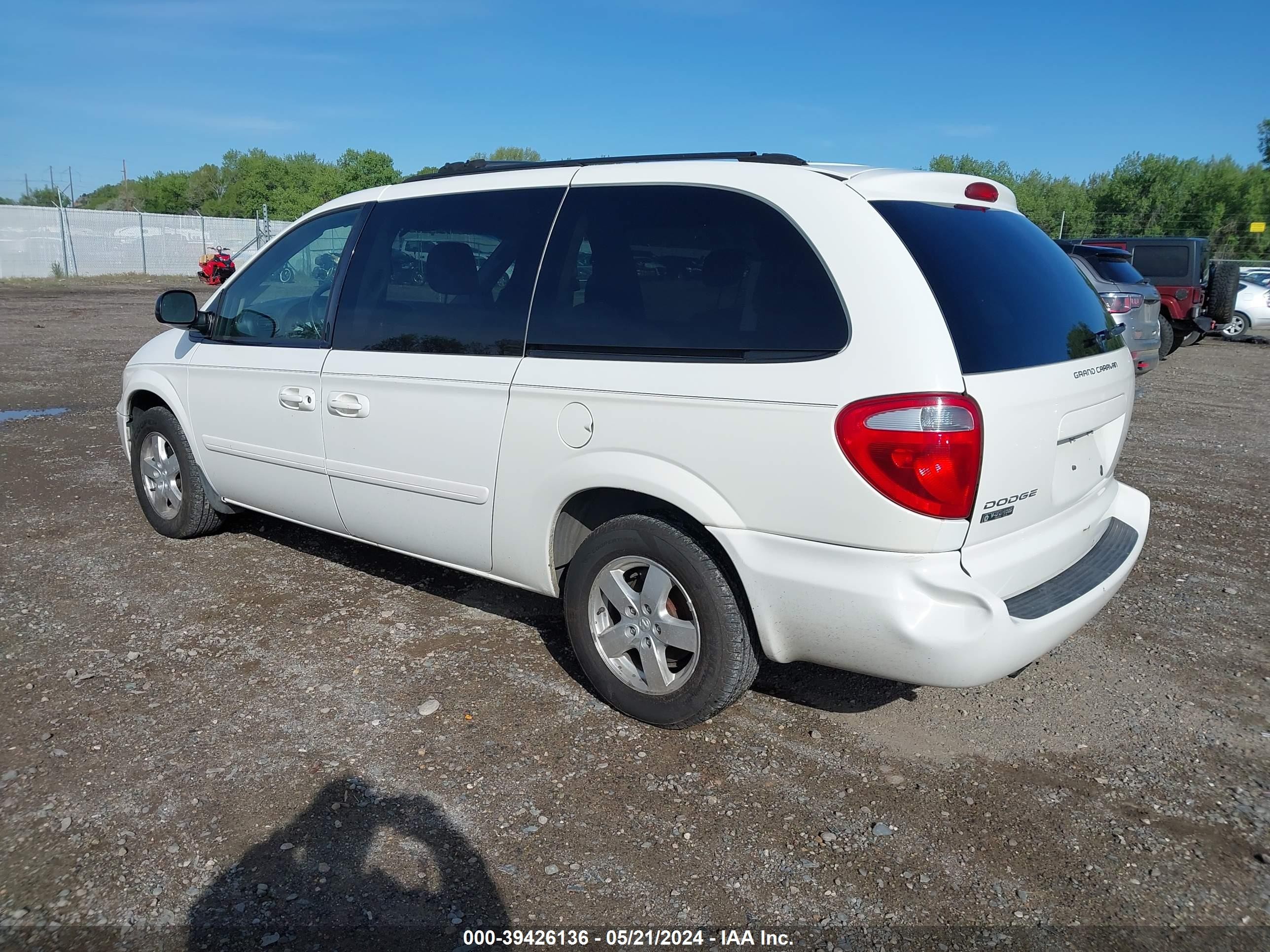 Photo 2 VIN: 2D4GP44L47R240919 - DODGE CARAVAN 