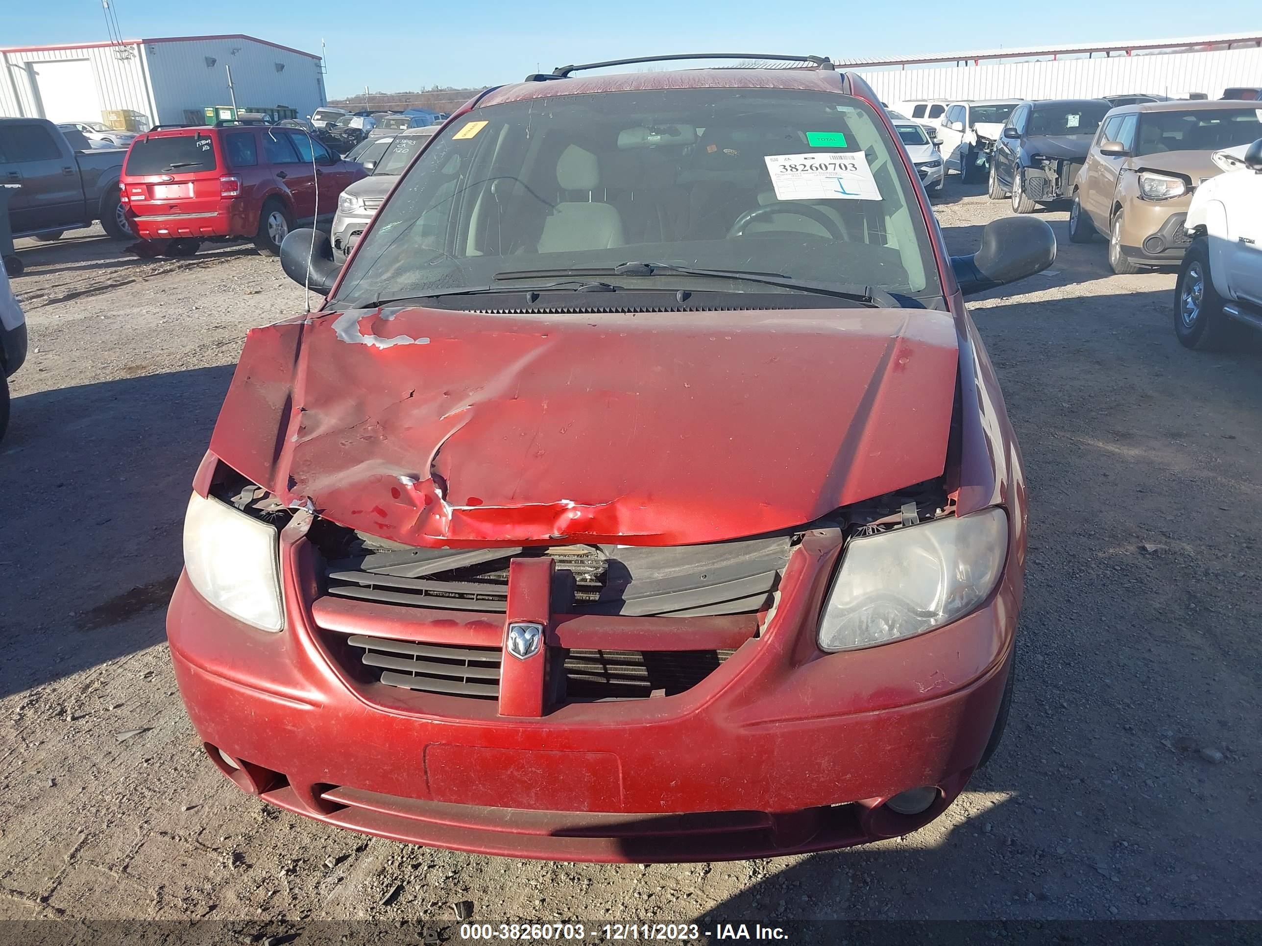 Photo 5 VIN: 2D4GP44L47R268137 - DODGE CARAVAN 