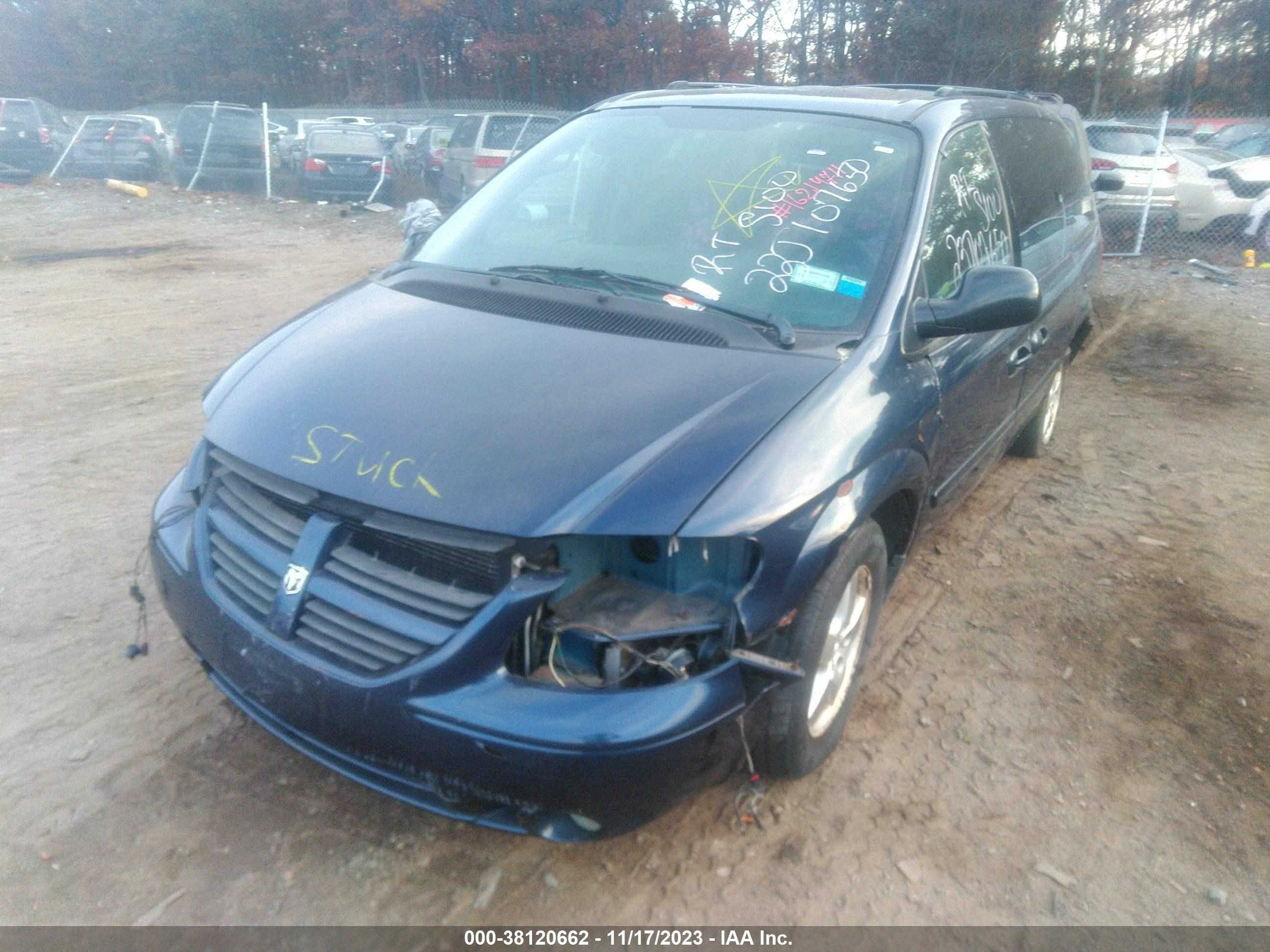 Photo 5 VIN: 2D4GP44L55R117725 - DODGE CARAVAN 