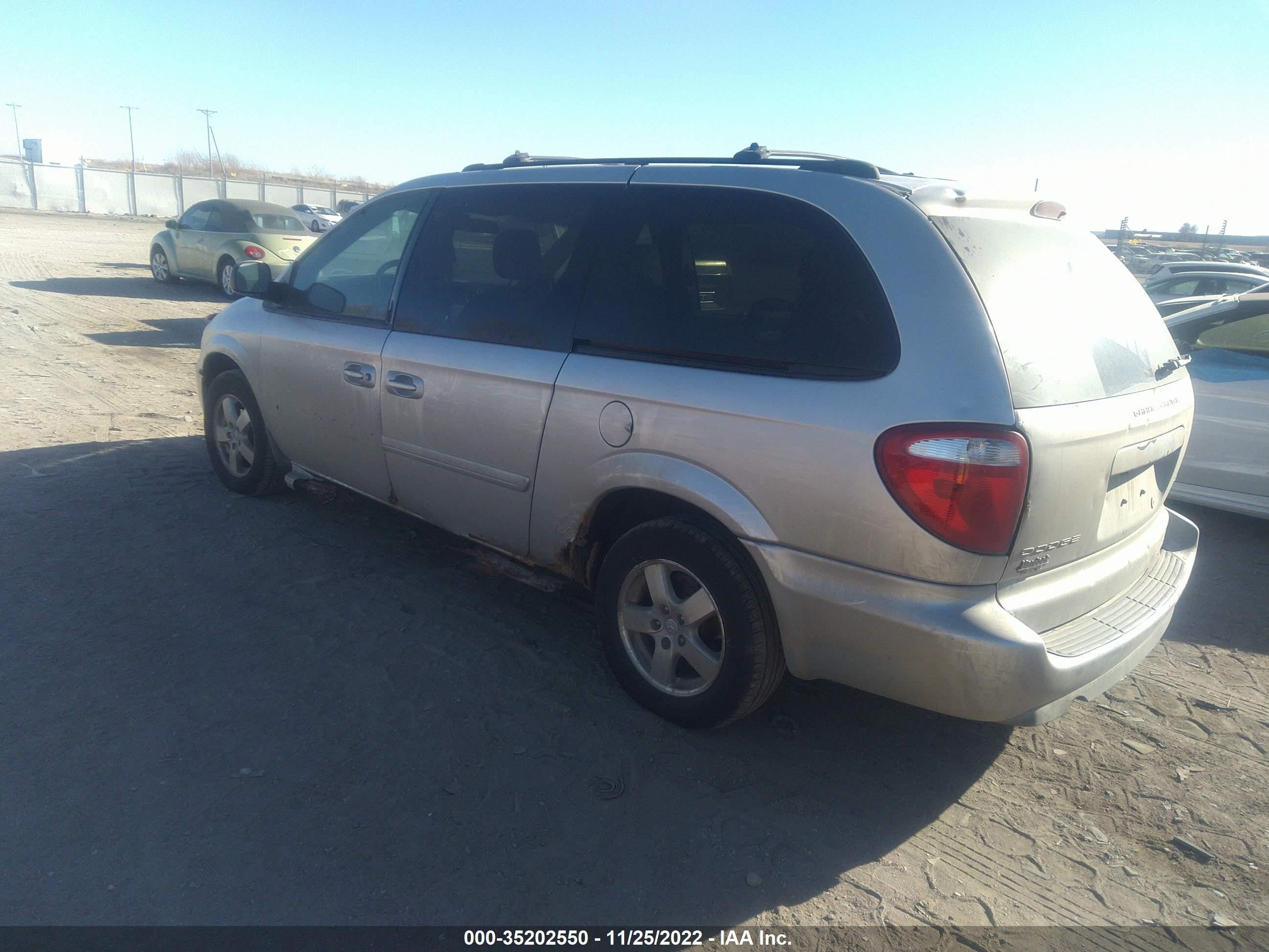 Photo 2 VIN: 2D4GP44L55R129423 - DODGE CARAVAN 