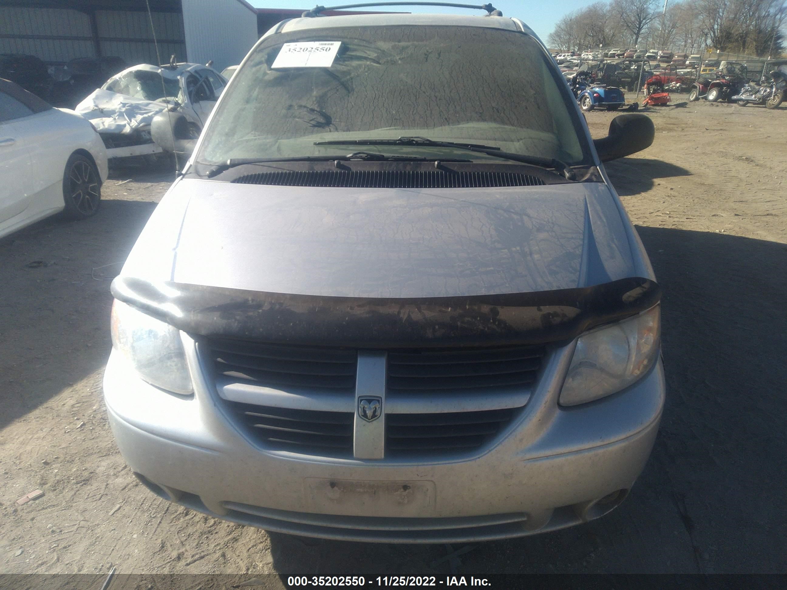 Photo 5 VIN: 2D4GP44L55R129423 - DODGE CARAVAN 