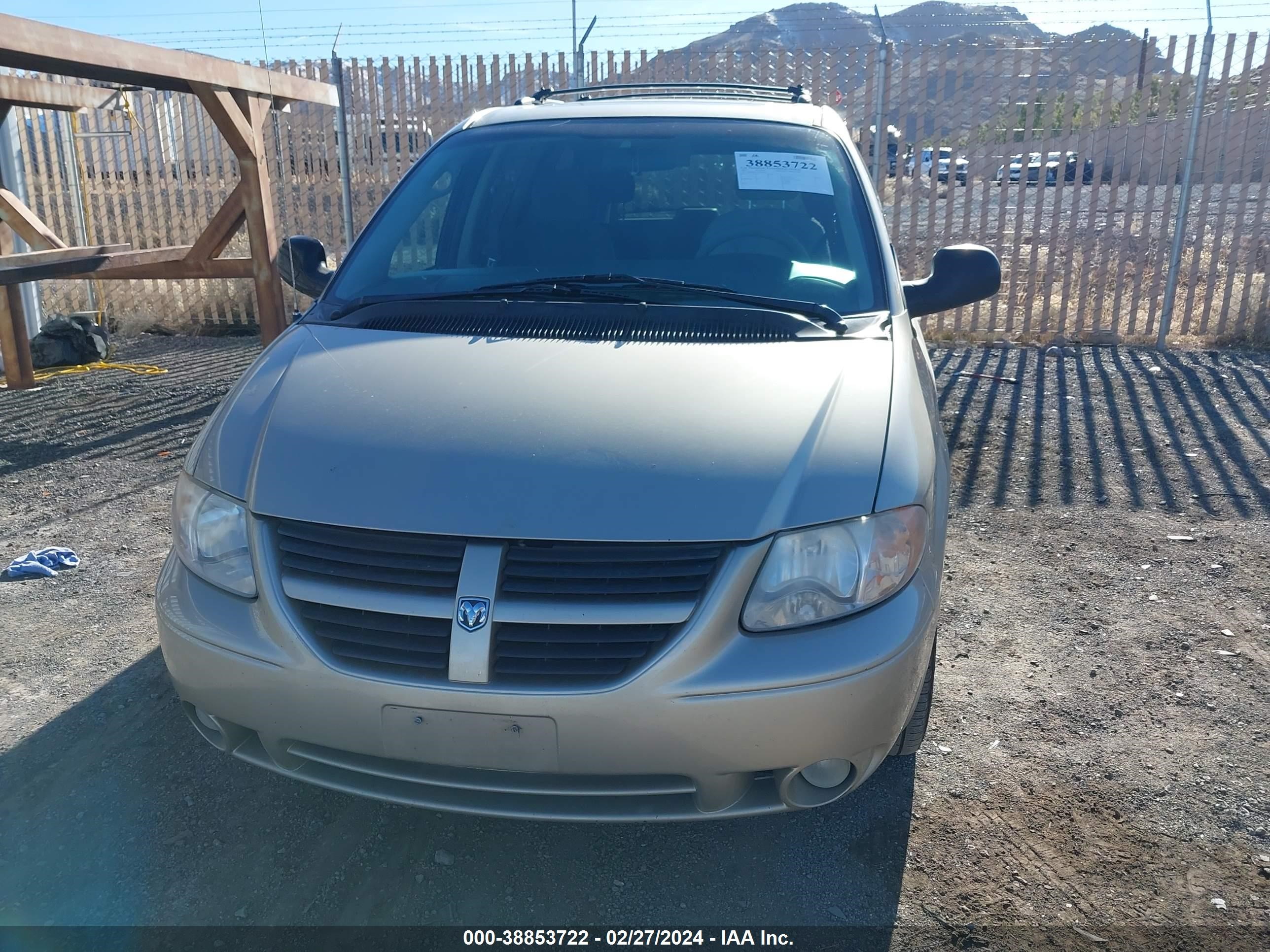 Photo 5 VIN: 2D4GP44L55R287695 - DODGE CARAVAN 