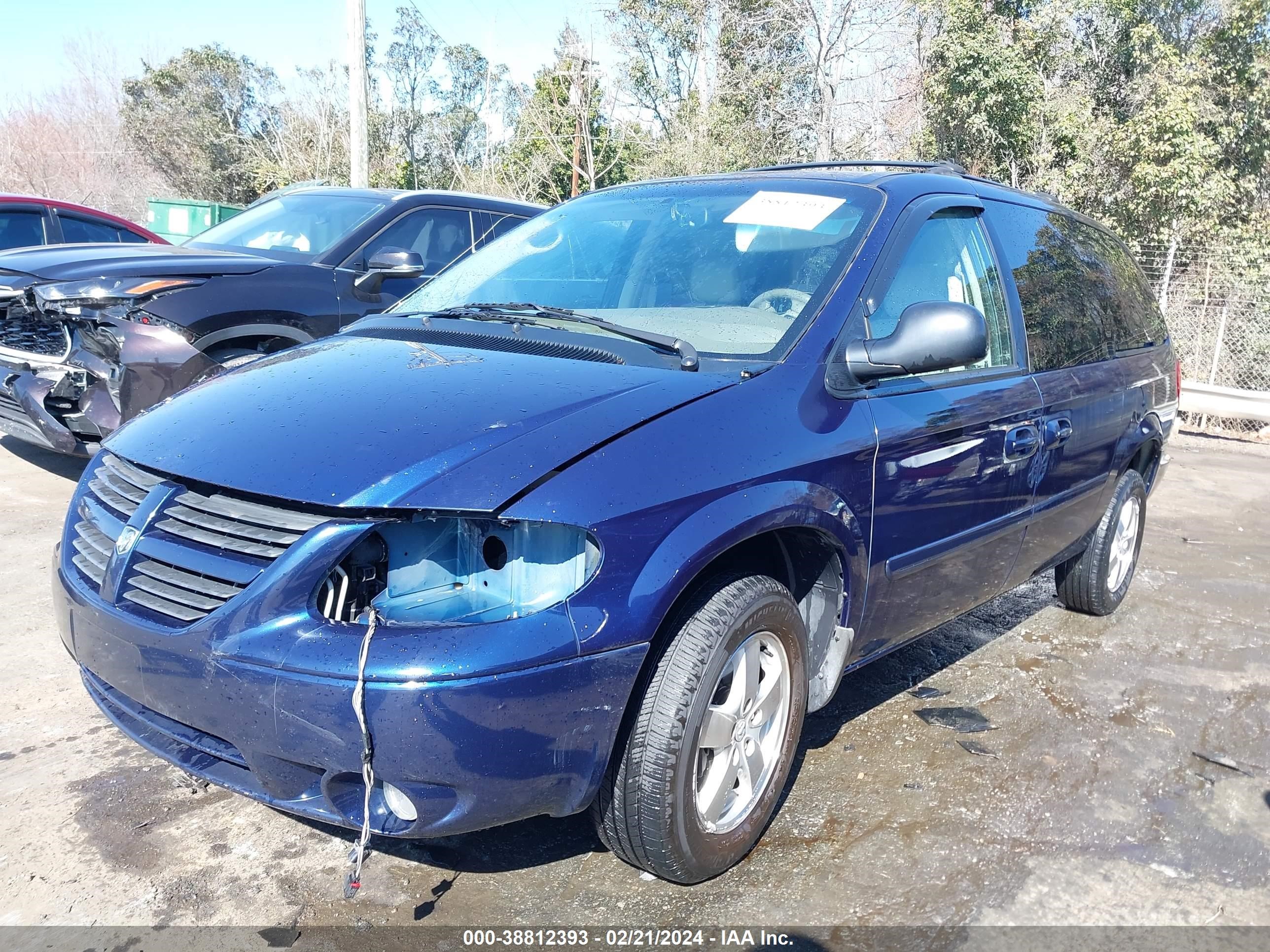 Photo 1 VIN: 2D4GP44L56R630314 - DODGE CARAVAN 