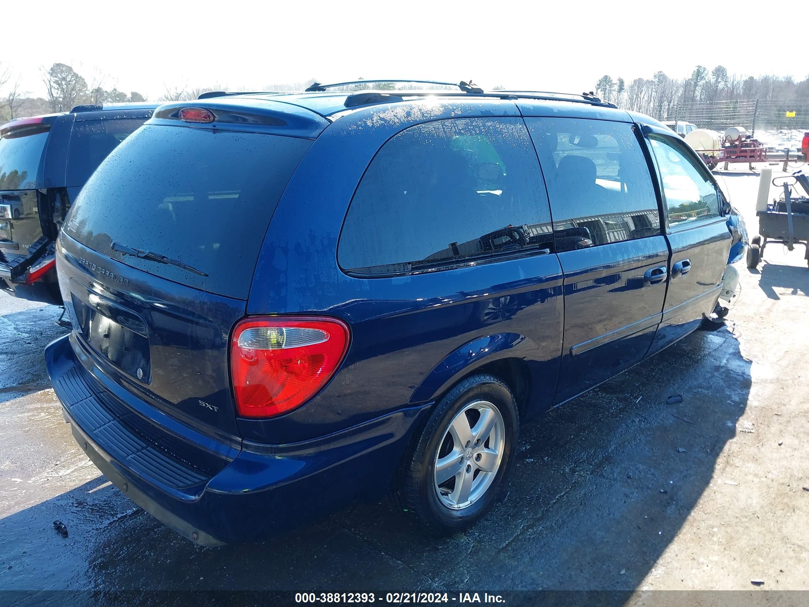 Photo 3 VIN: 2D4GP44L56R630314 - DODGE CARAVAN 