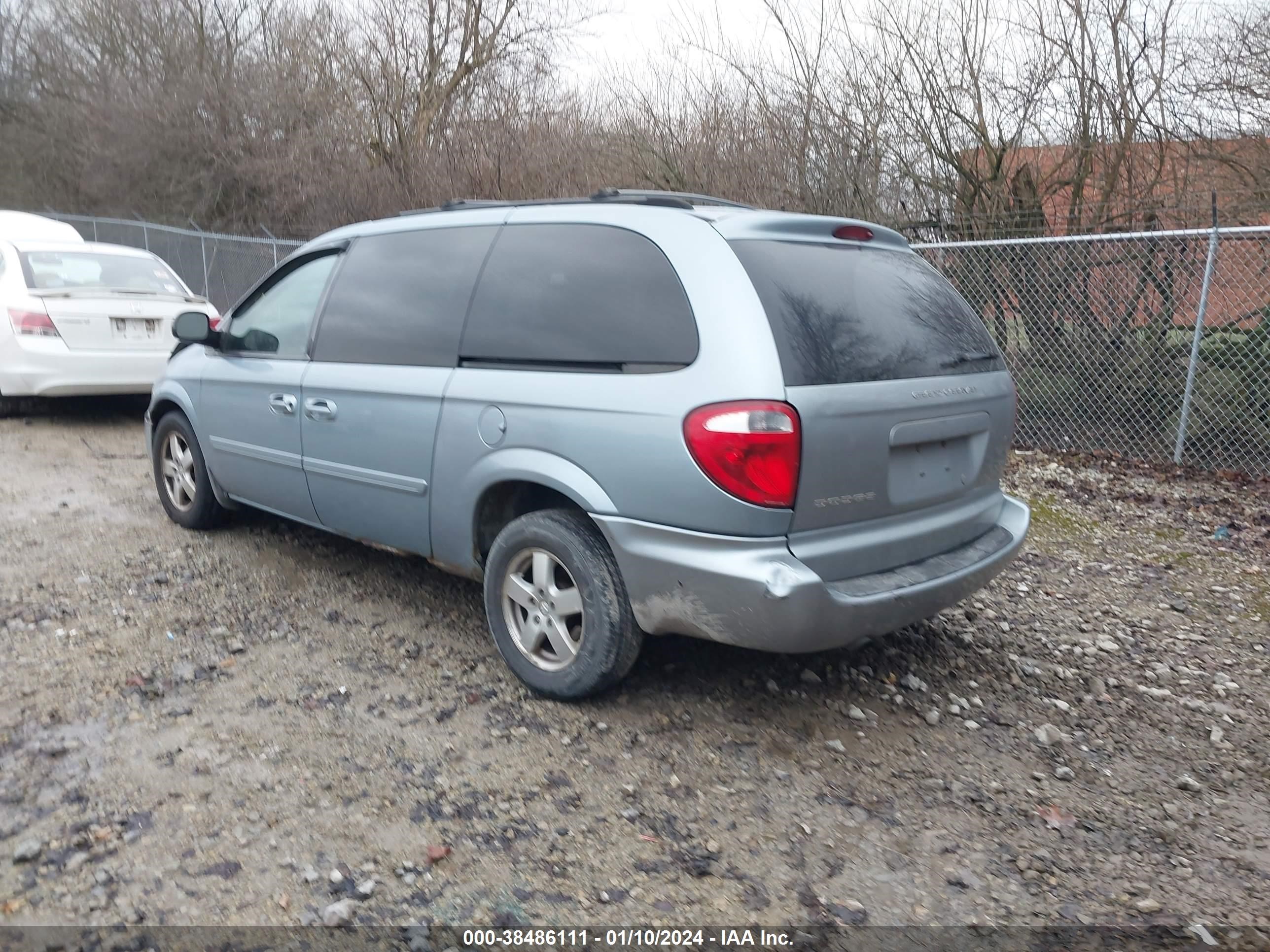 Photo 2 VIN: 2D4GP44L56R788927 - DODGE CARAVAN 