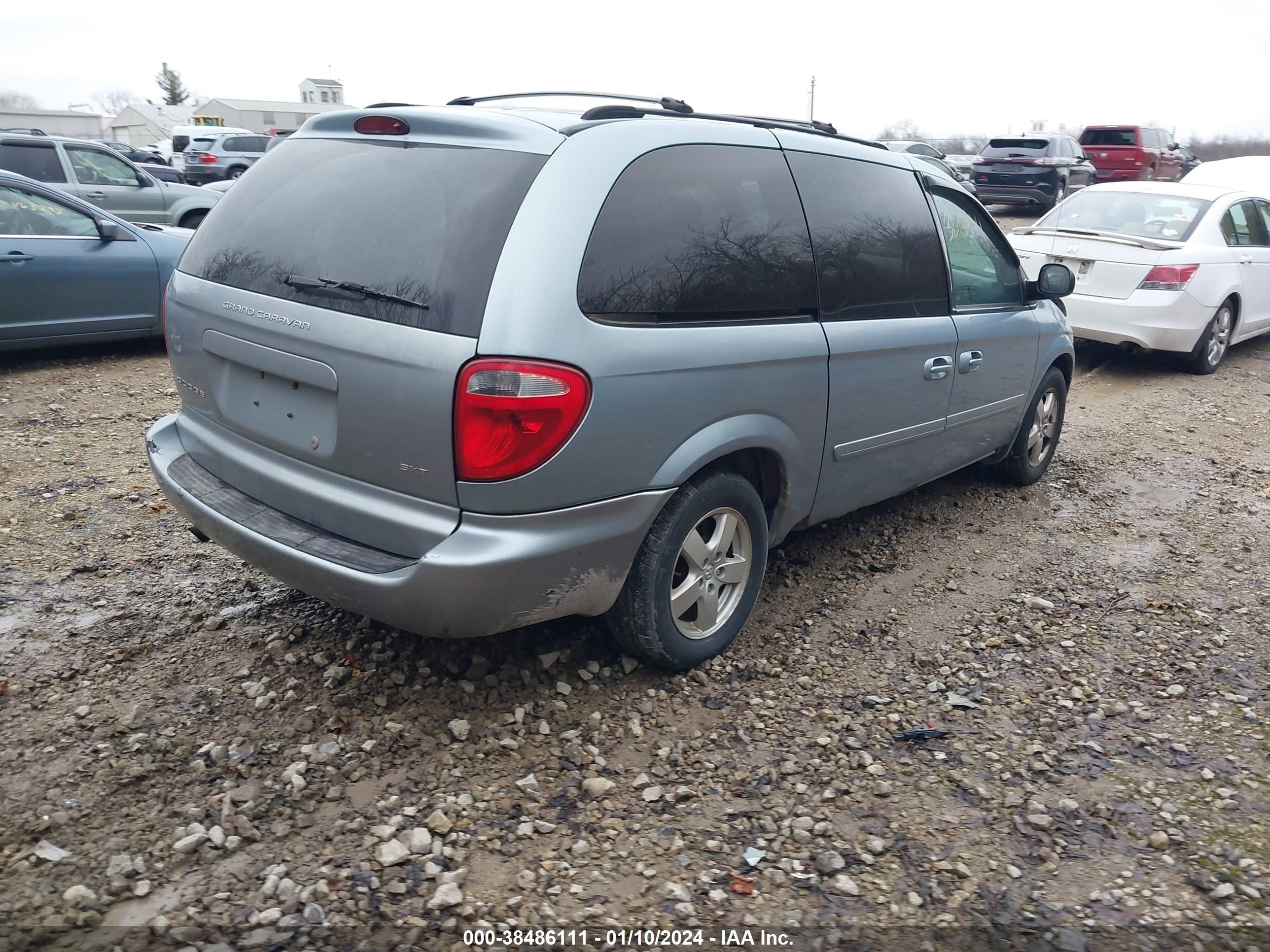 Photo 3 VIN: 2D4GP44L56R788927 - DODGE CARAVAN 