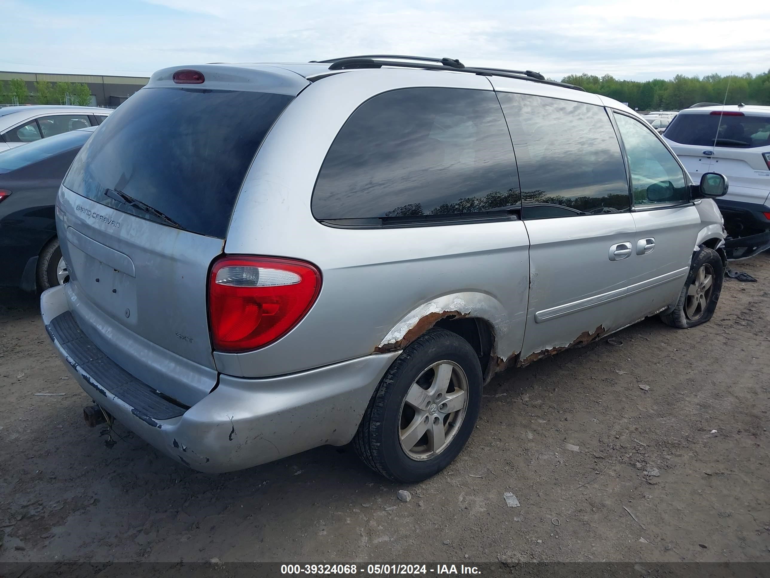 Photo 3 VIN: 2D4GP44L56R868437 - DODGE CARAVAN 