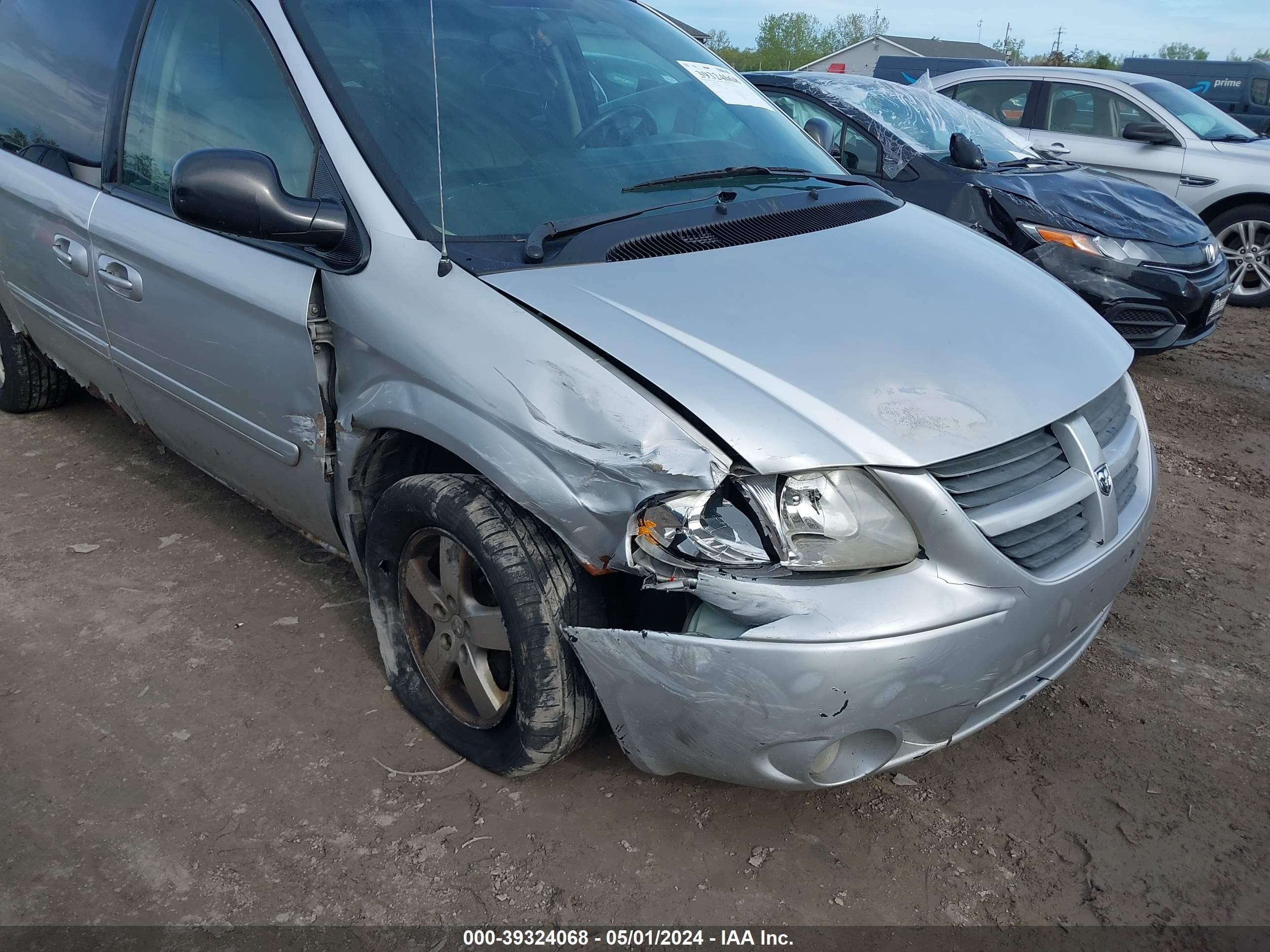 Photo 5 VIN: 2D4GP44L56R868437 - DODGE CARAVAN 