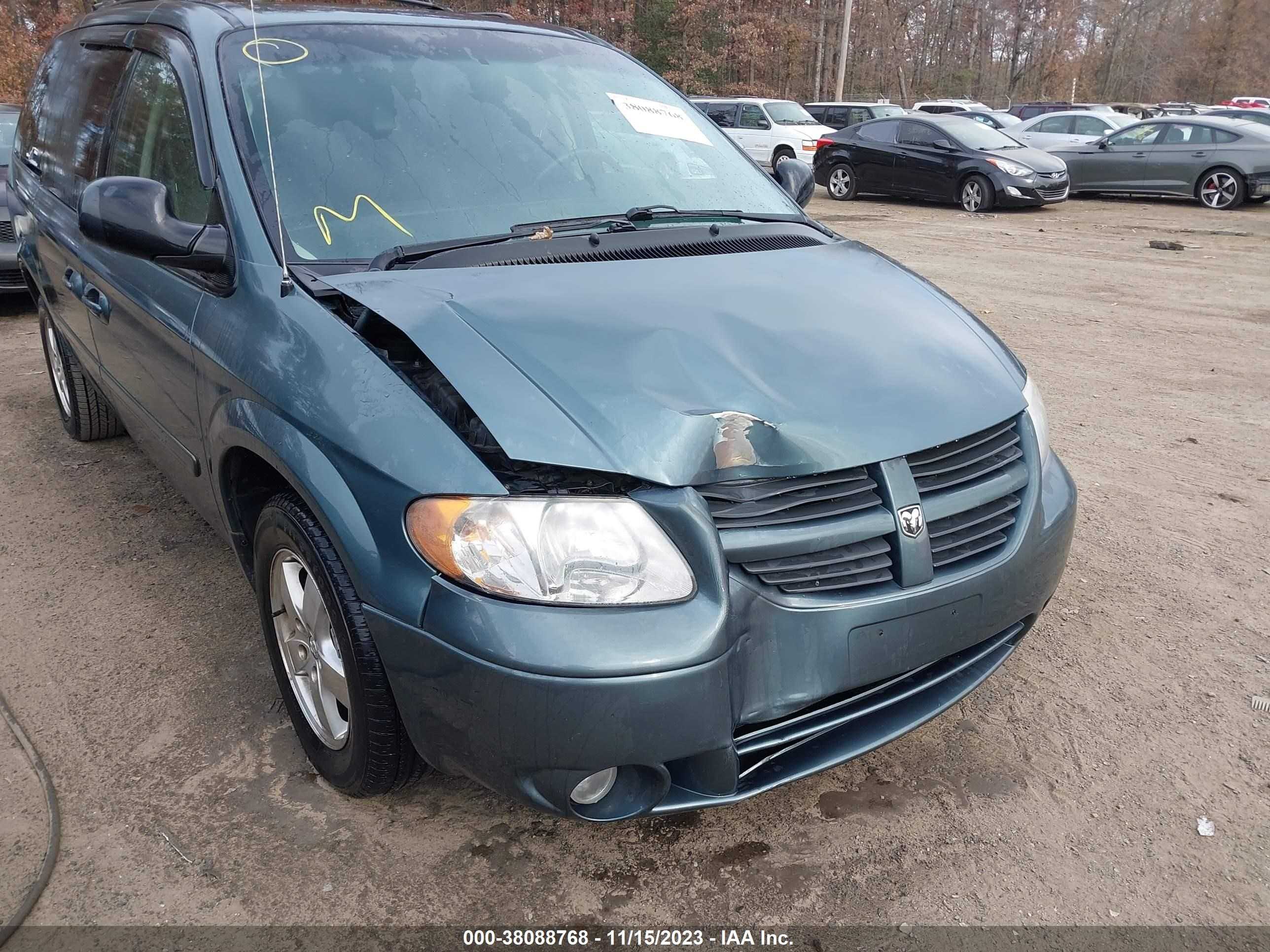 Photo 5 VIN: 2D4GP44L57R145219 - DODGE CARAVAN 