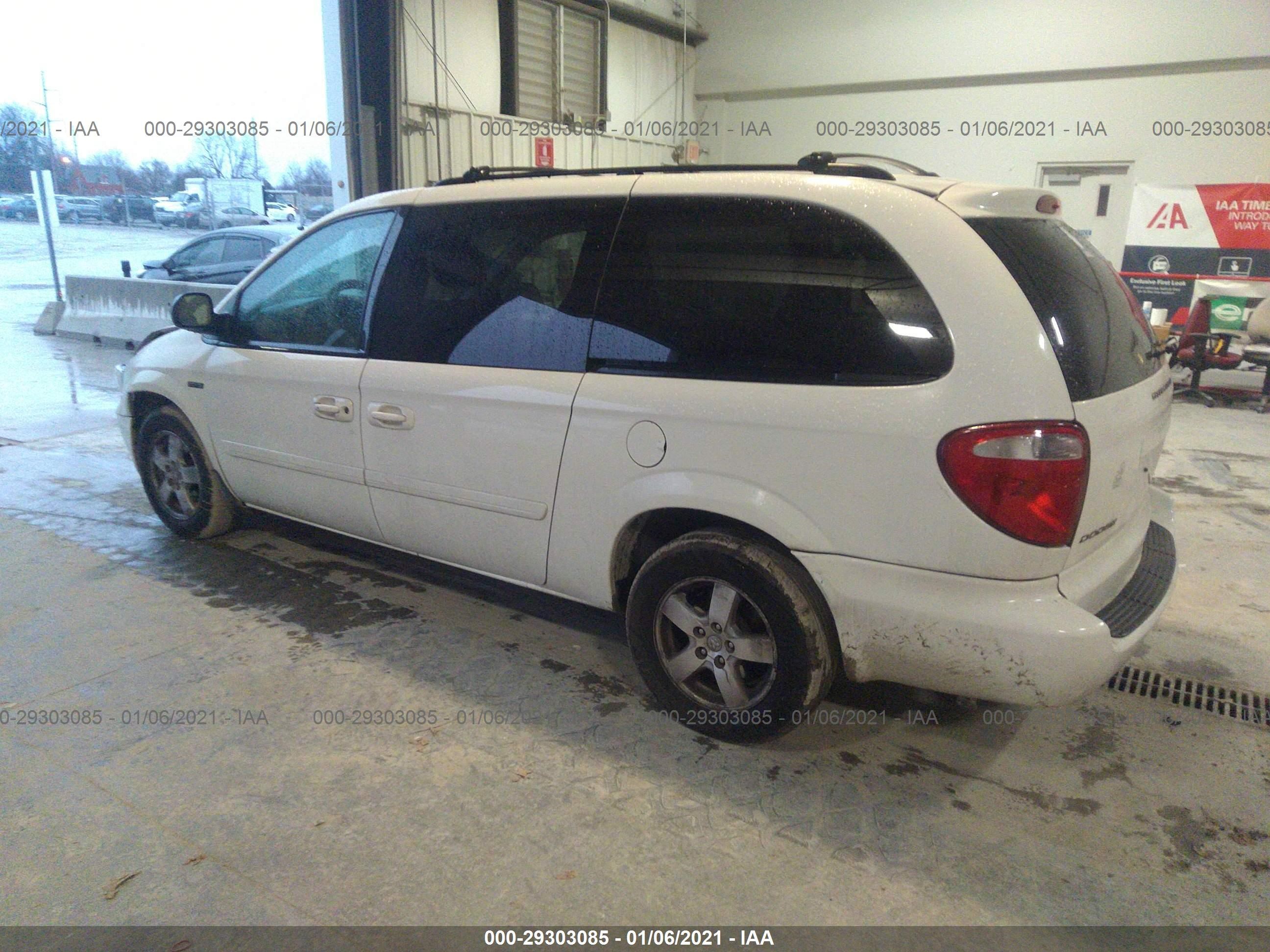 Photo 2 VIN: 2D4GP44L57R149660 - DODGE CARAVAN 