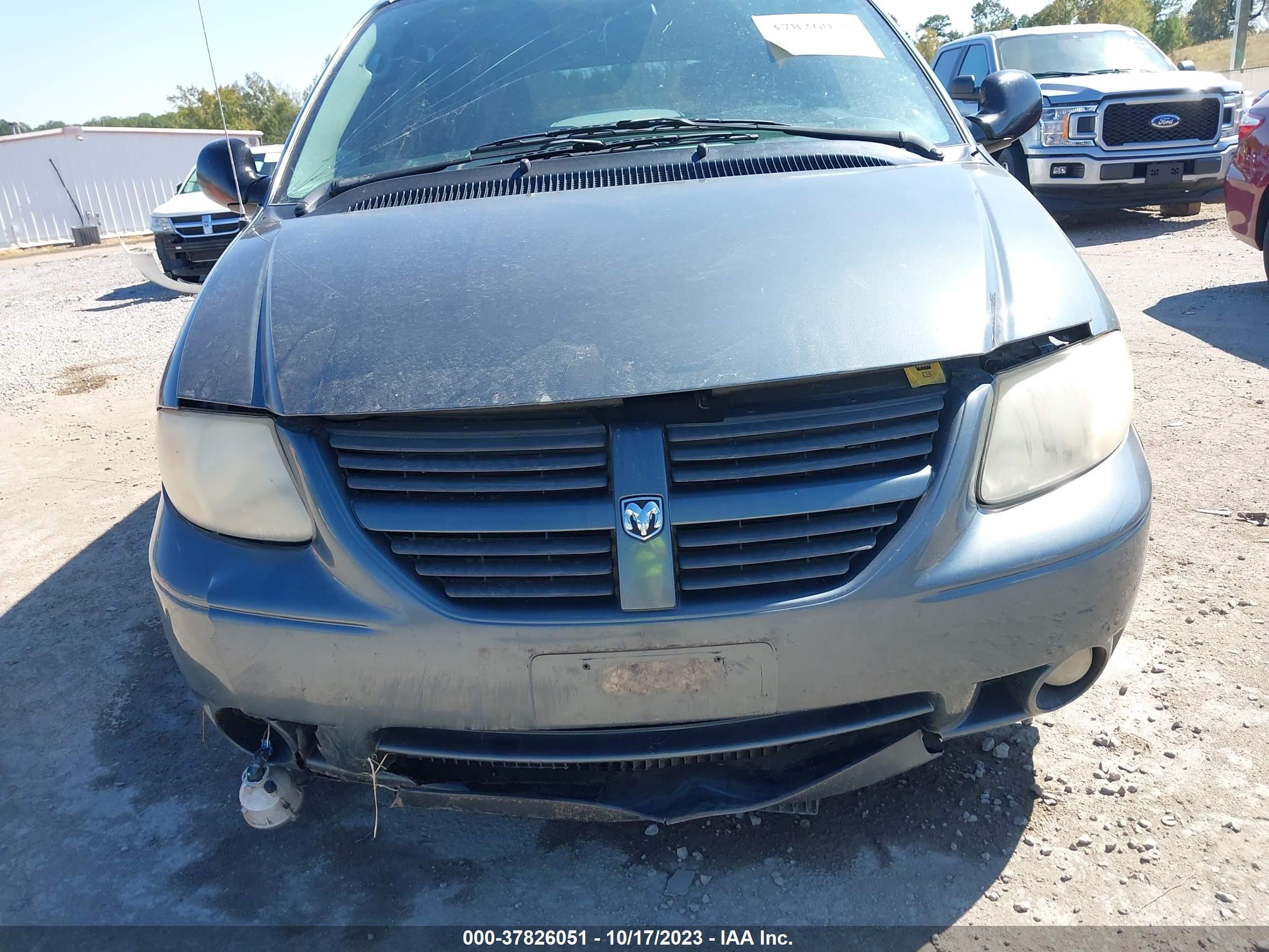 Photo 5 VIN: 2D4GP44L57R159122 - DODGE CARAVAN 