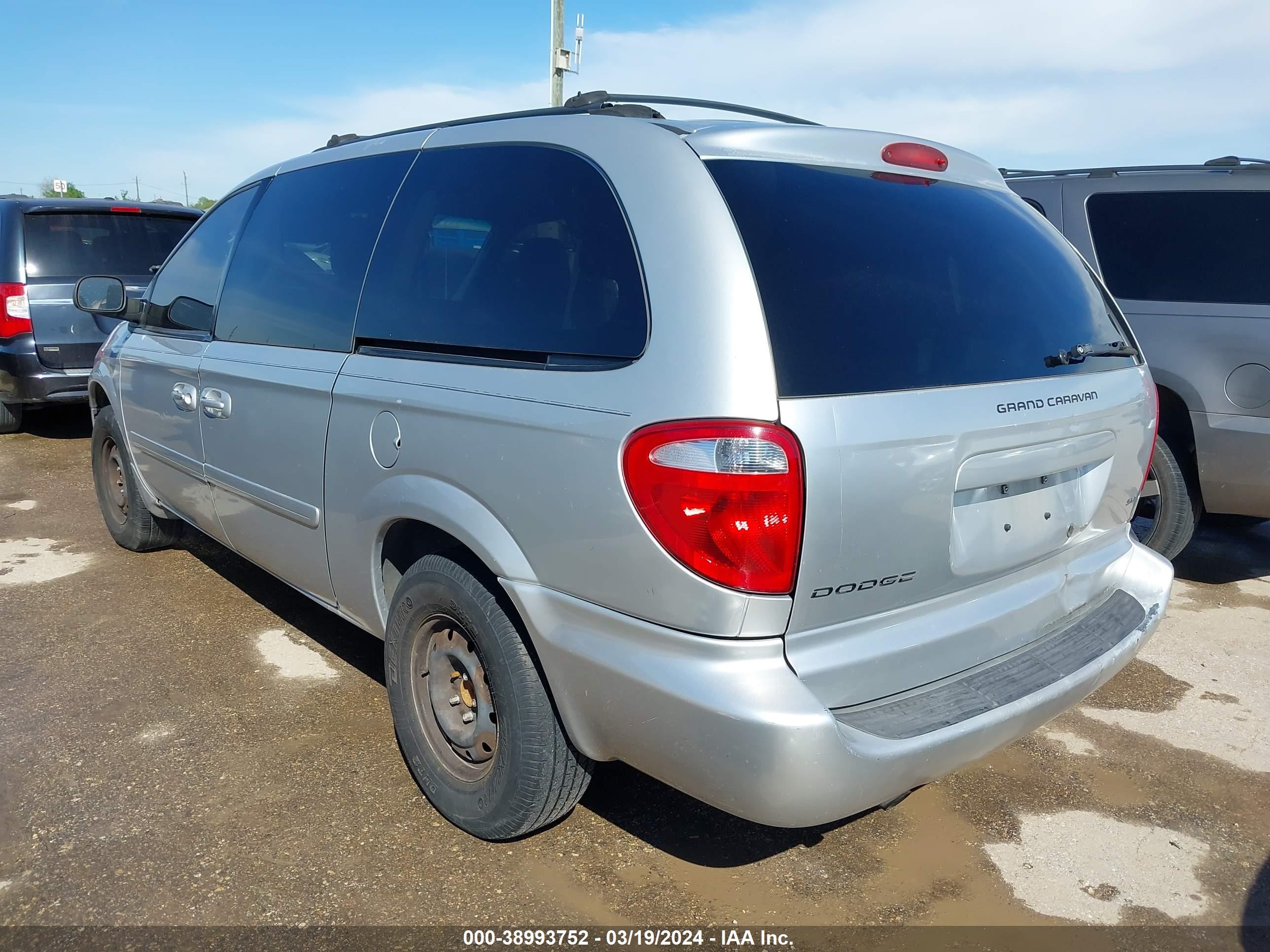 Photo 2 VIN: 2D4GP44L67R204830 - DODGE CARAVAN 