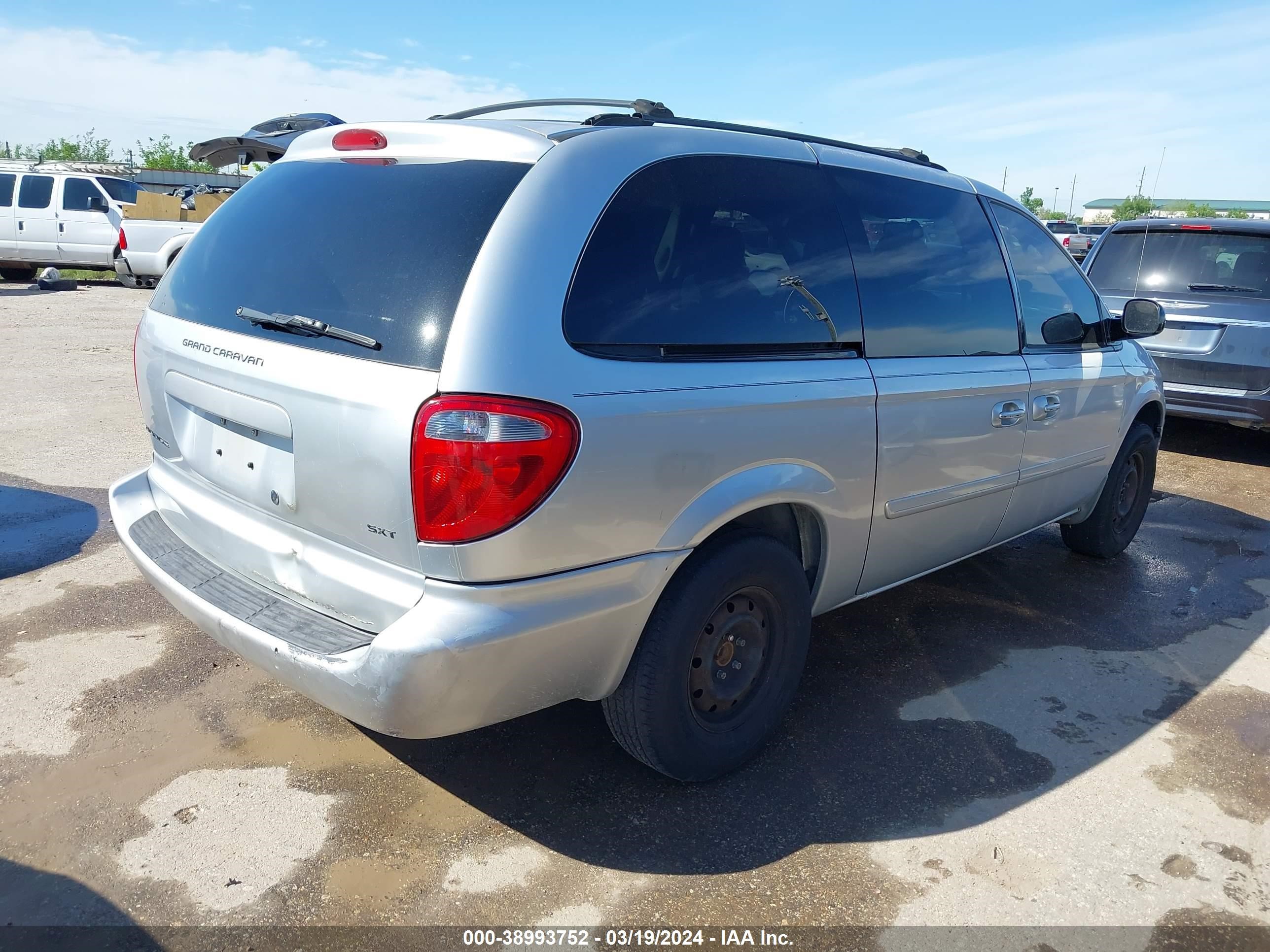 Photo 3 VIN: 2D4GP44L67R204830 - DODGE CARAVAN 