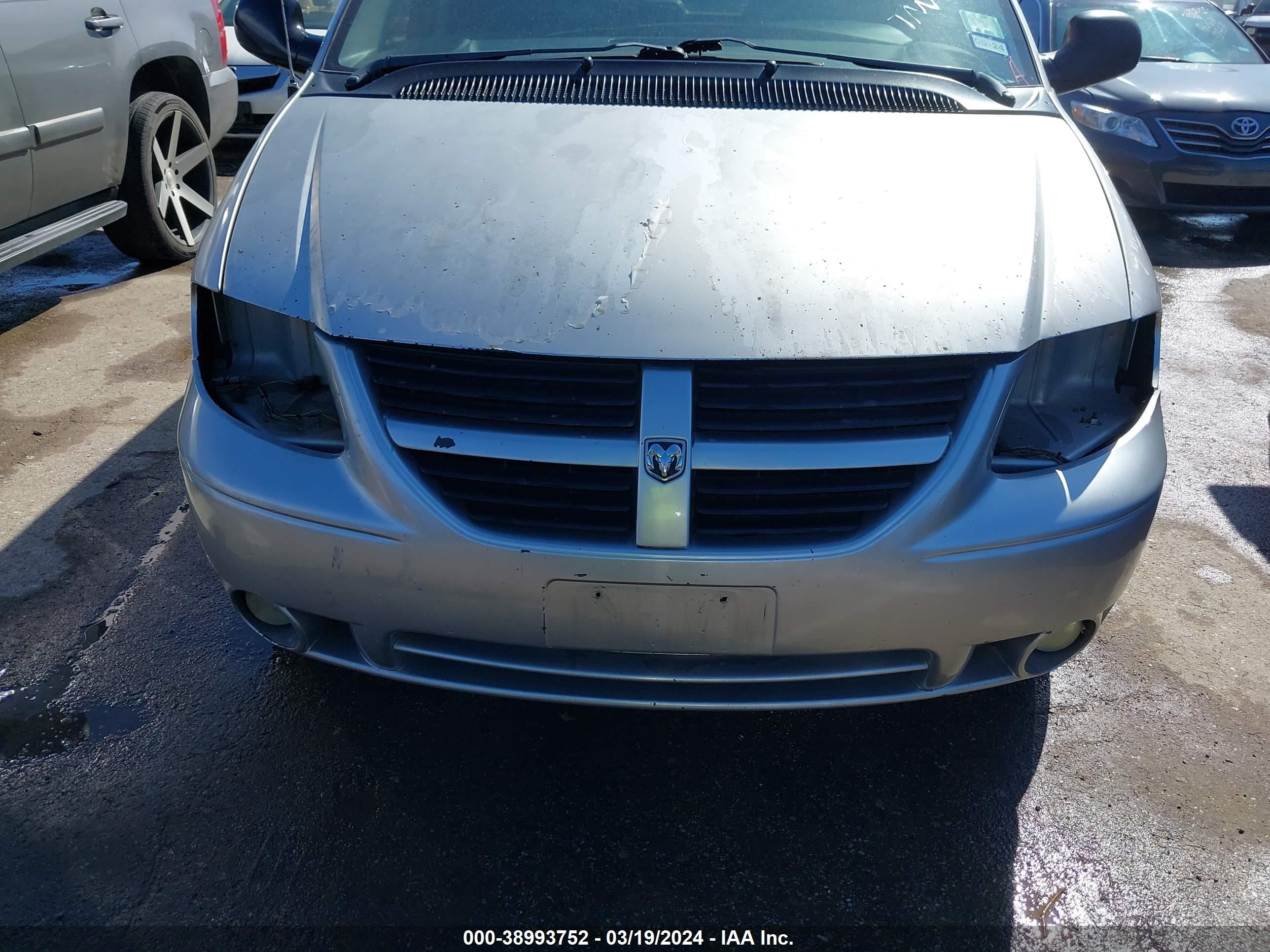 Photo 5 VIN: 2D4GP44L67R204830 - DODGE CARAVAN 