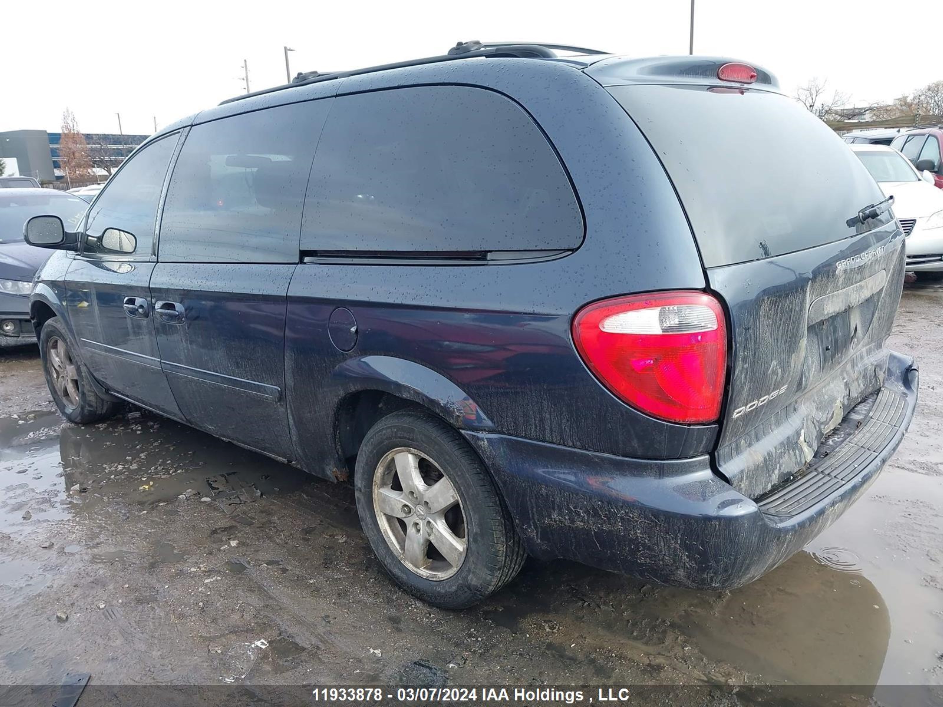 Photo 2 VIN: 2D4GP44L67R265241 - DODGE CARAVAN 