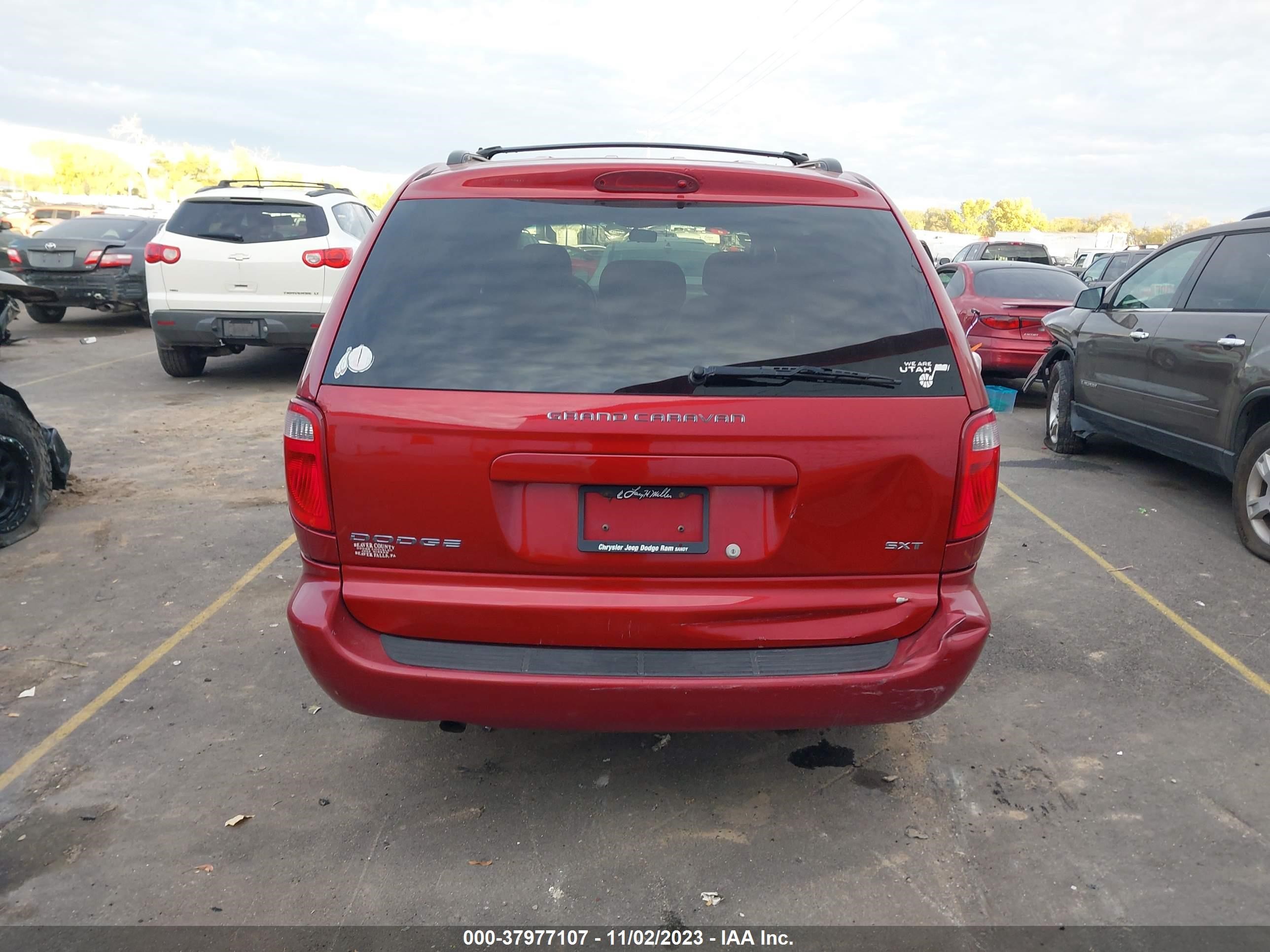 Photo 15 VIN: 2D4GP44L67R339659 - DODGE CARAVAN 