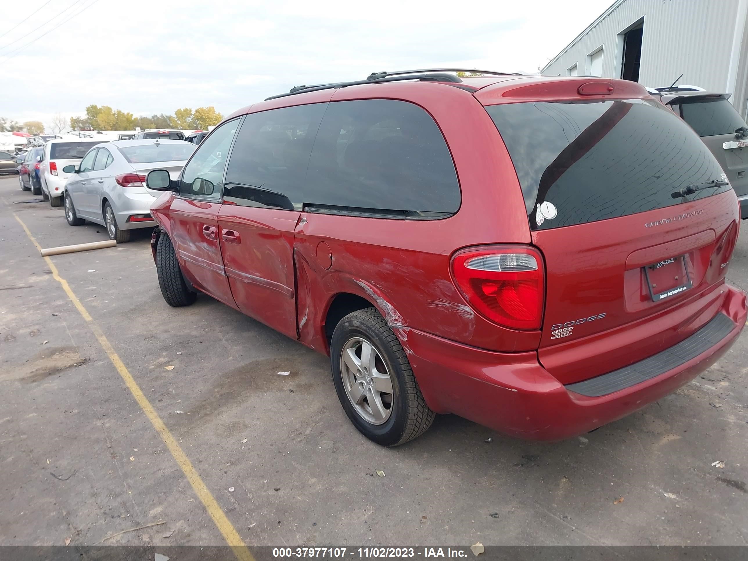 Photo 2 VIN: 2D4GP44L67R339659 - DODGE CARAVAN 