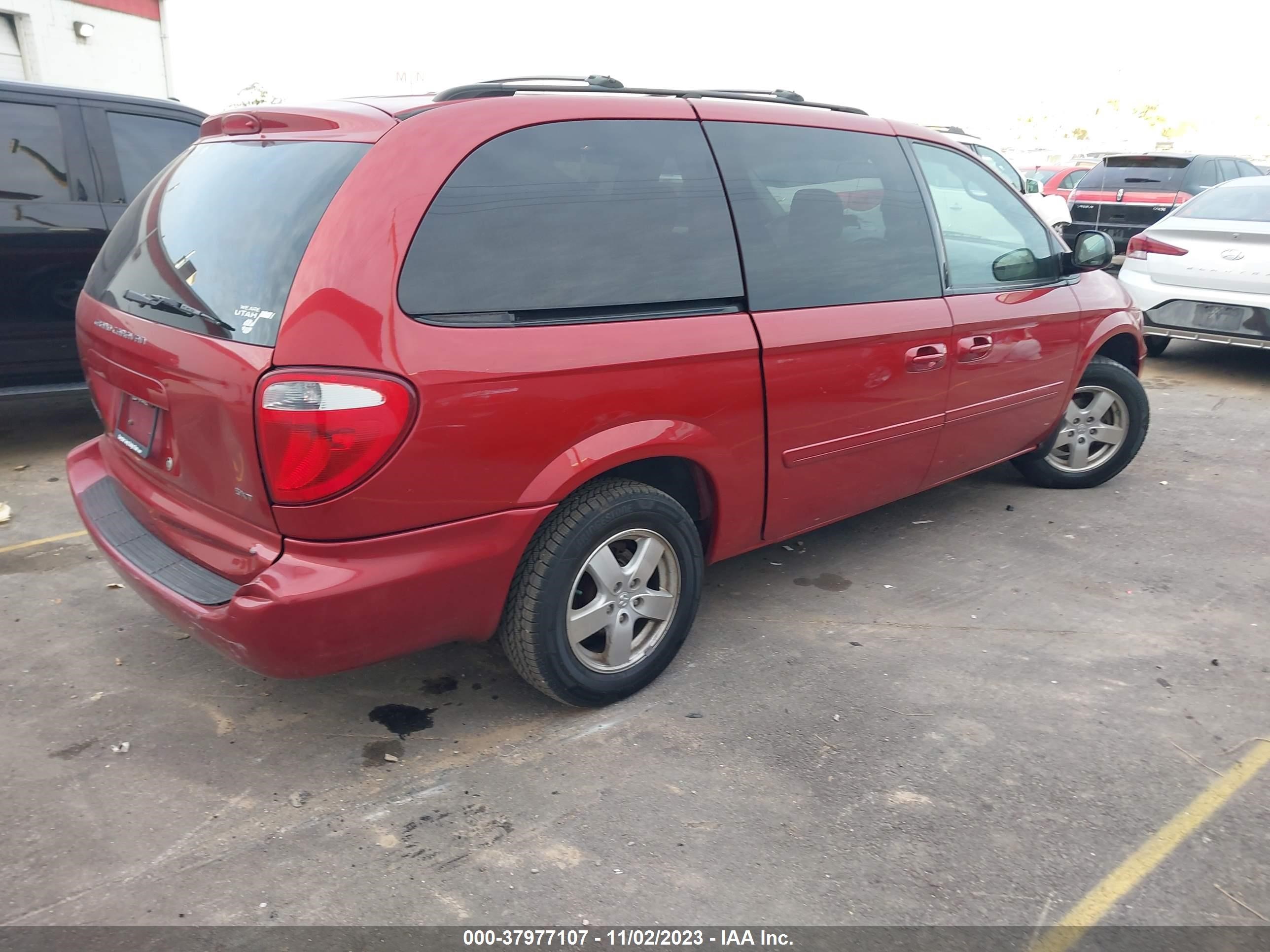 Photo 3 VIN: 2D4GP44L67R339659 - DODGE CARAVAN 