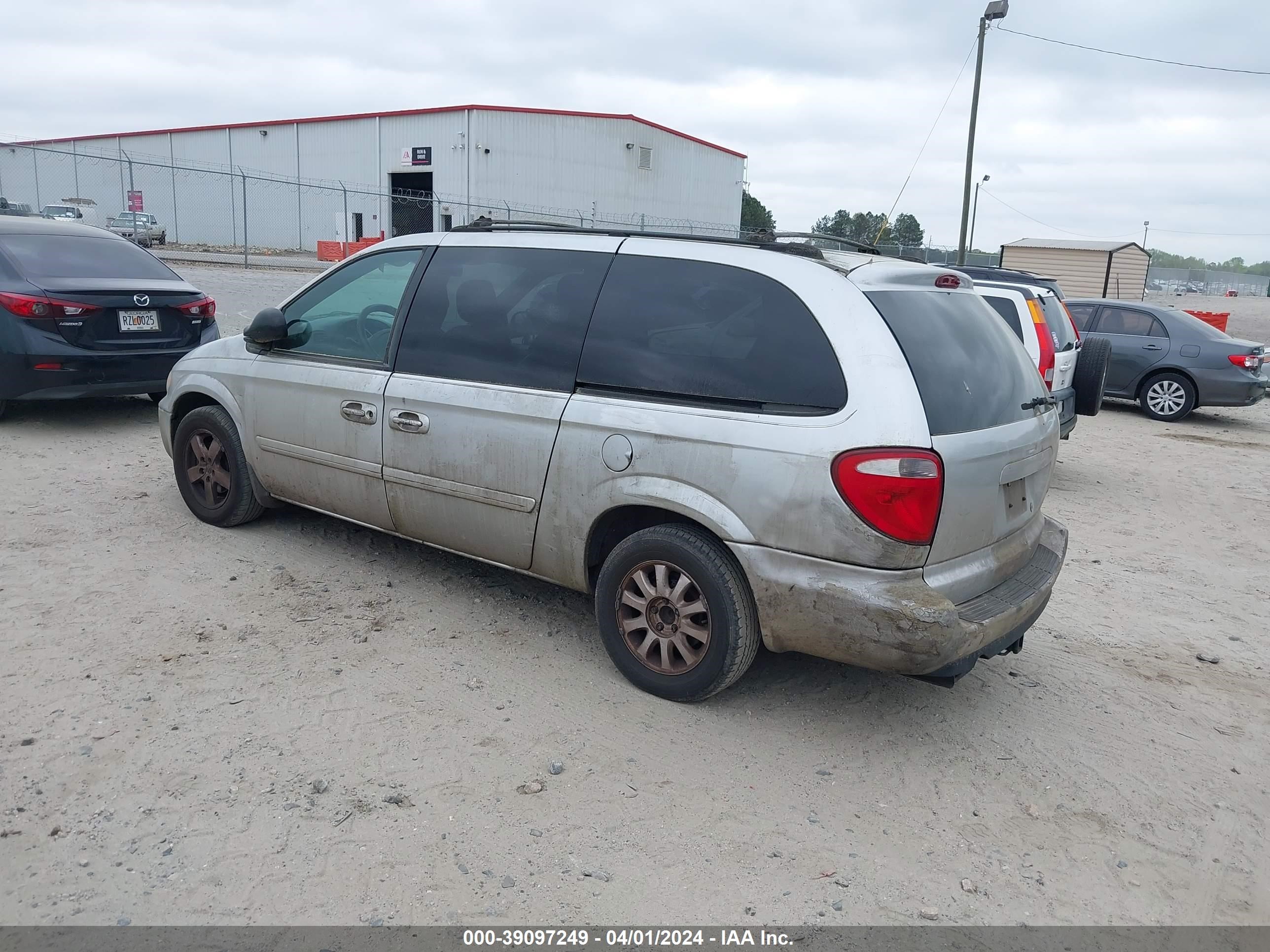 Photo 2 VIN: 2D4GP44L75R176016 - DODGE CARAVAN 