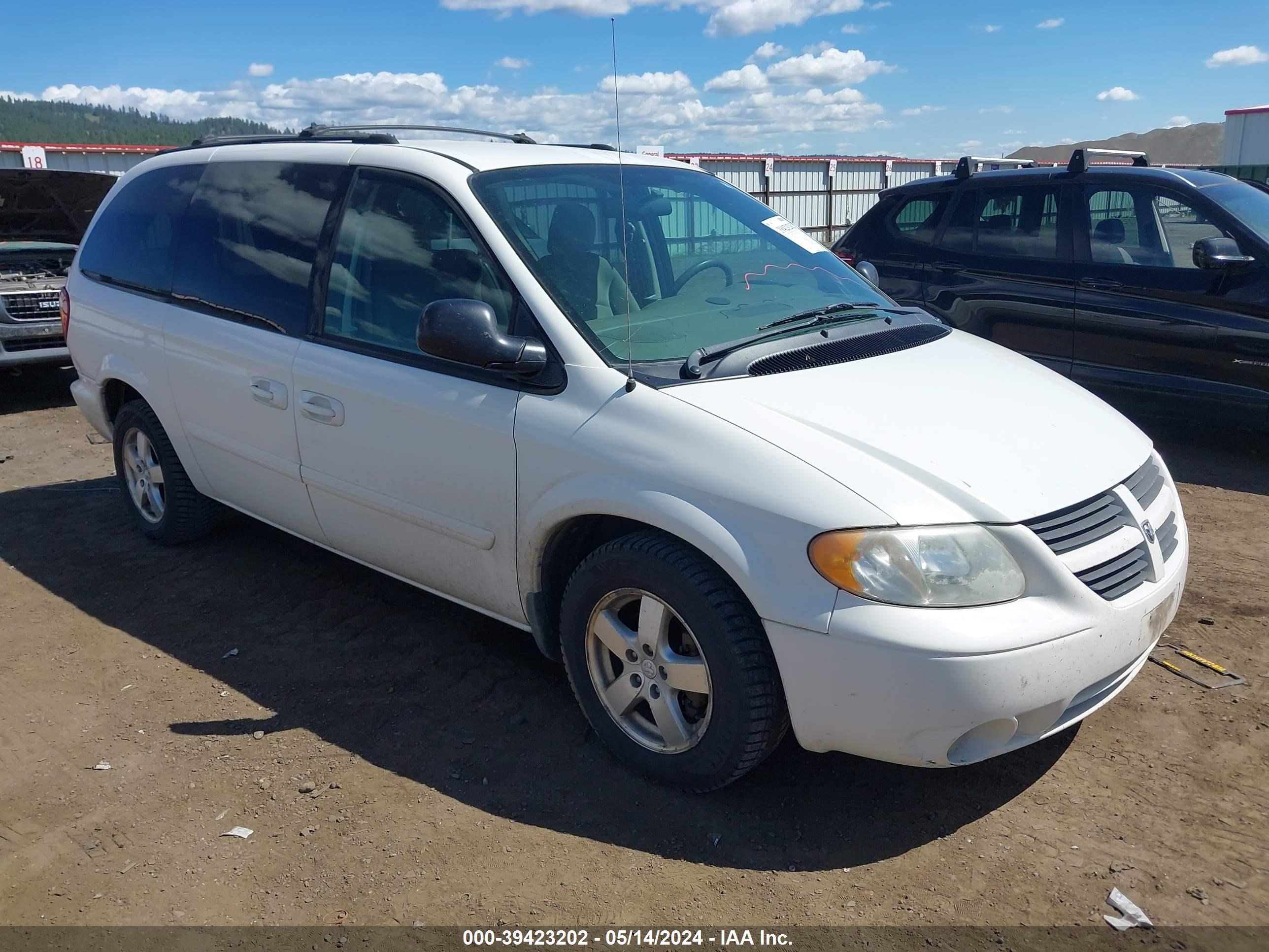 Photo 0 VIN: 2D4GP44L75R248719 - DODGE CARAVAN 