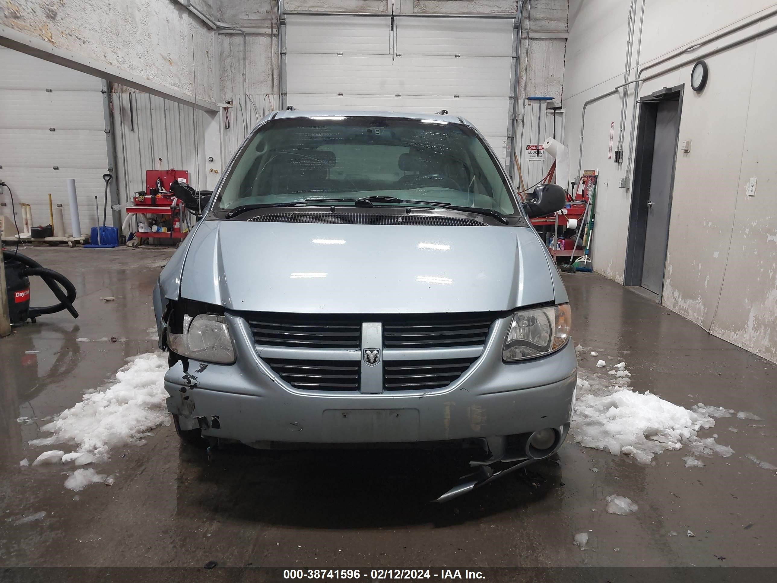 Photo 11 VIN: 2D4GP44L75R316405 - DODGE CARAVAN 