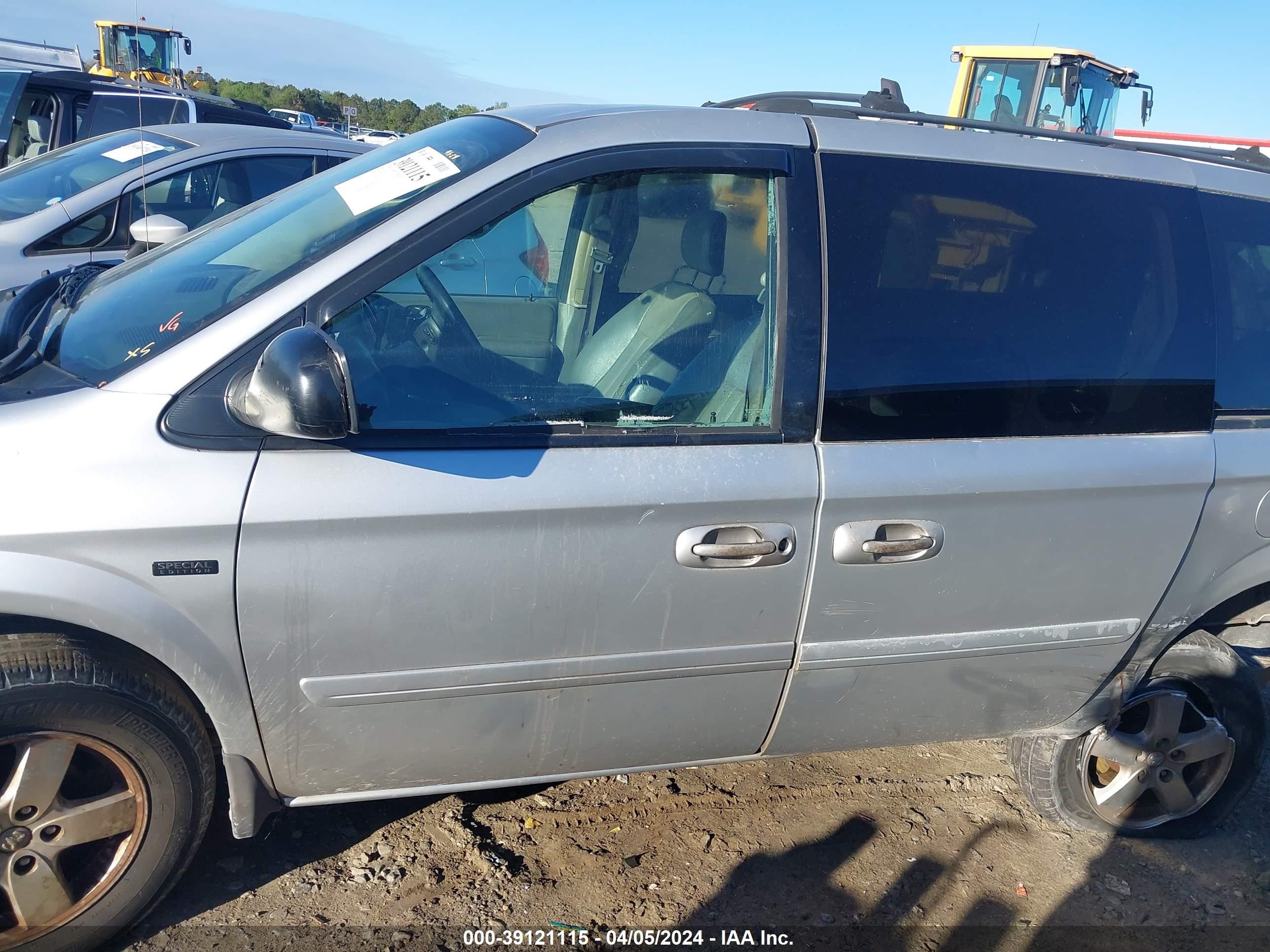 Photo 13 VIN: 2D4GP44L76R691325 - DODGE CARAVAN 