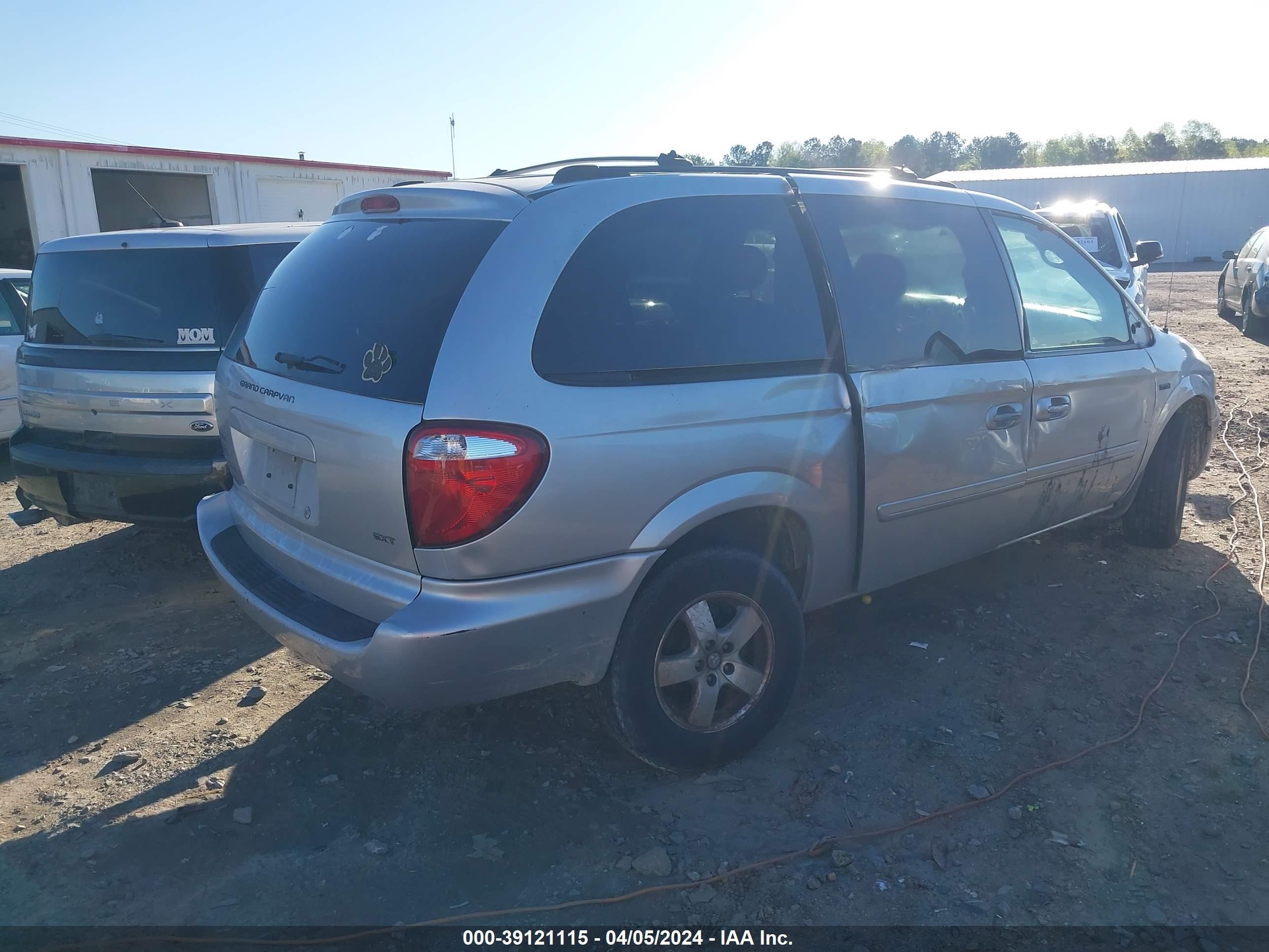 Photo 3 VIN: 2D4GP44L76R691325 - DODGE CARAVAN 