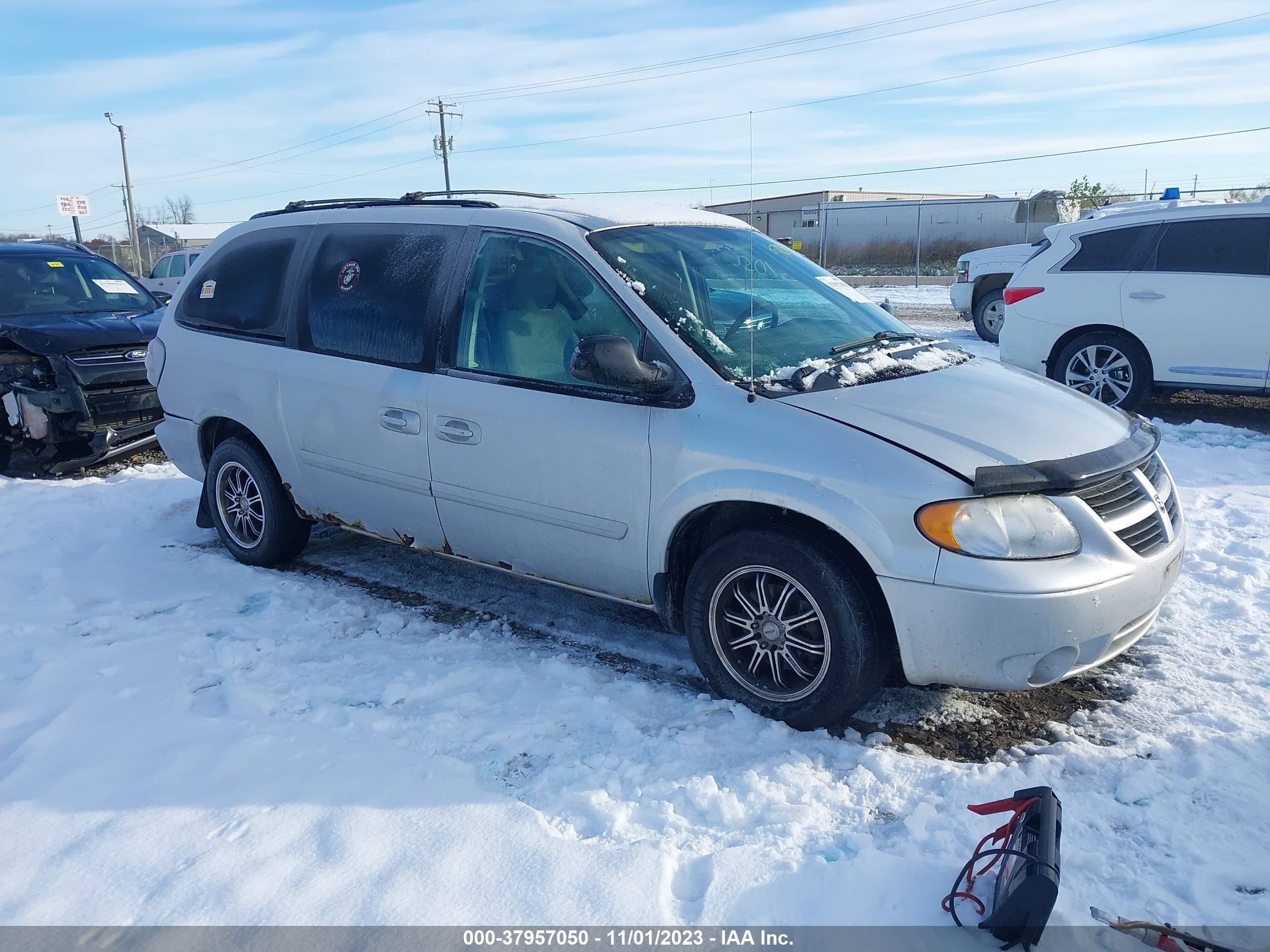 Photo 0 VIN: 2D4GP44L77R296515 - DODGE CARAVAN 