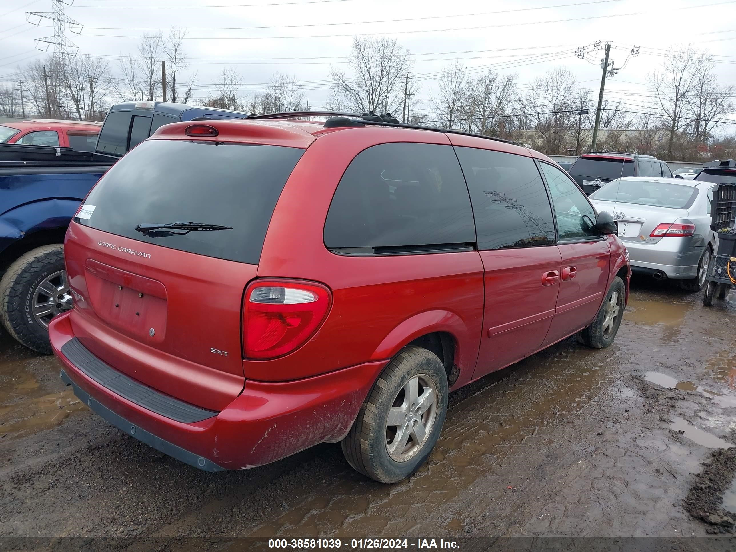 Photo 3 VIN: 2D4GP44L85R172413 - DODGE CARAVAN 