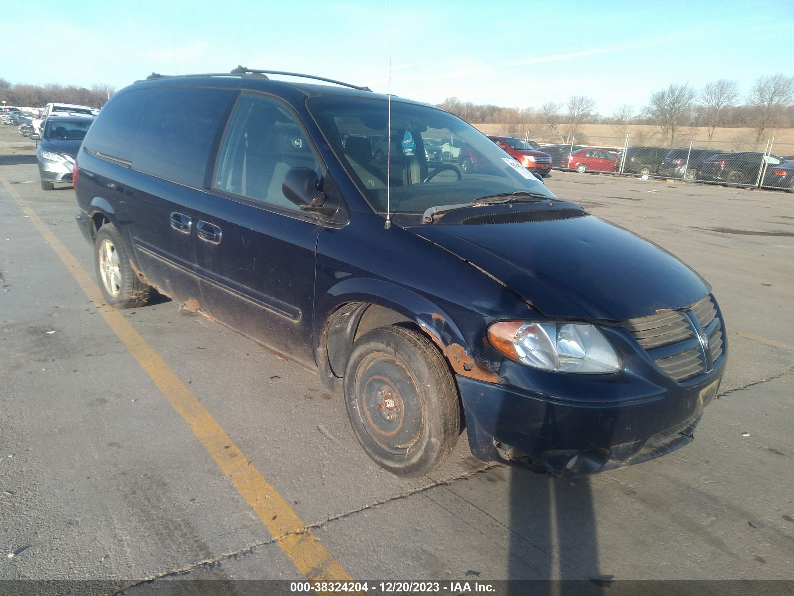 Photo 0 VIN: 2D4GP44L85R500557 - DODGE CARAVAN 