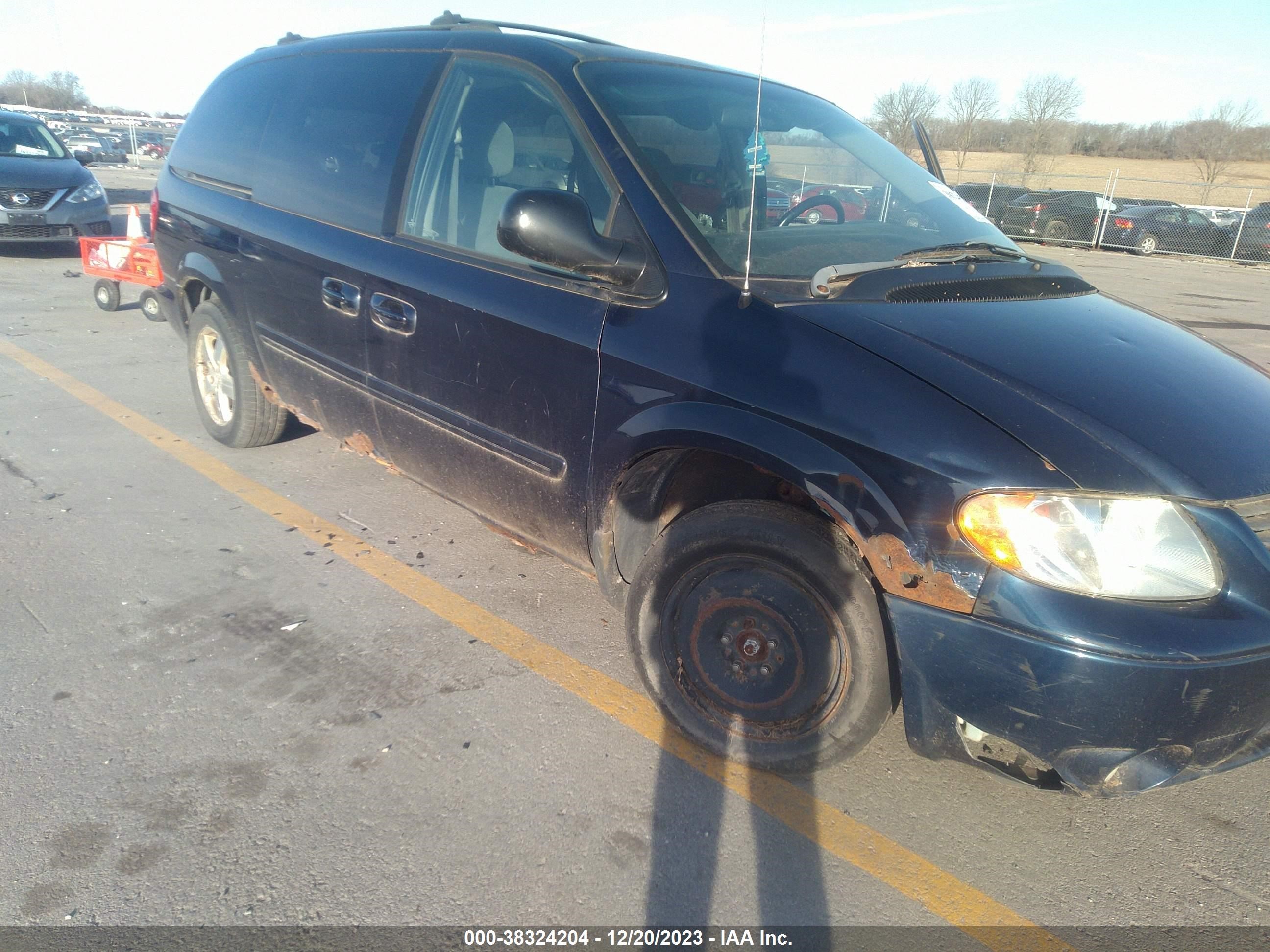 Photo 5 VIN: 2D4GP44L85R500557 - DODGE CARAVAN 