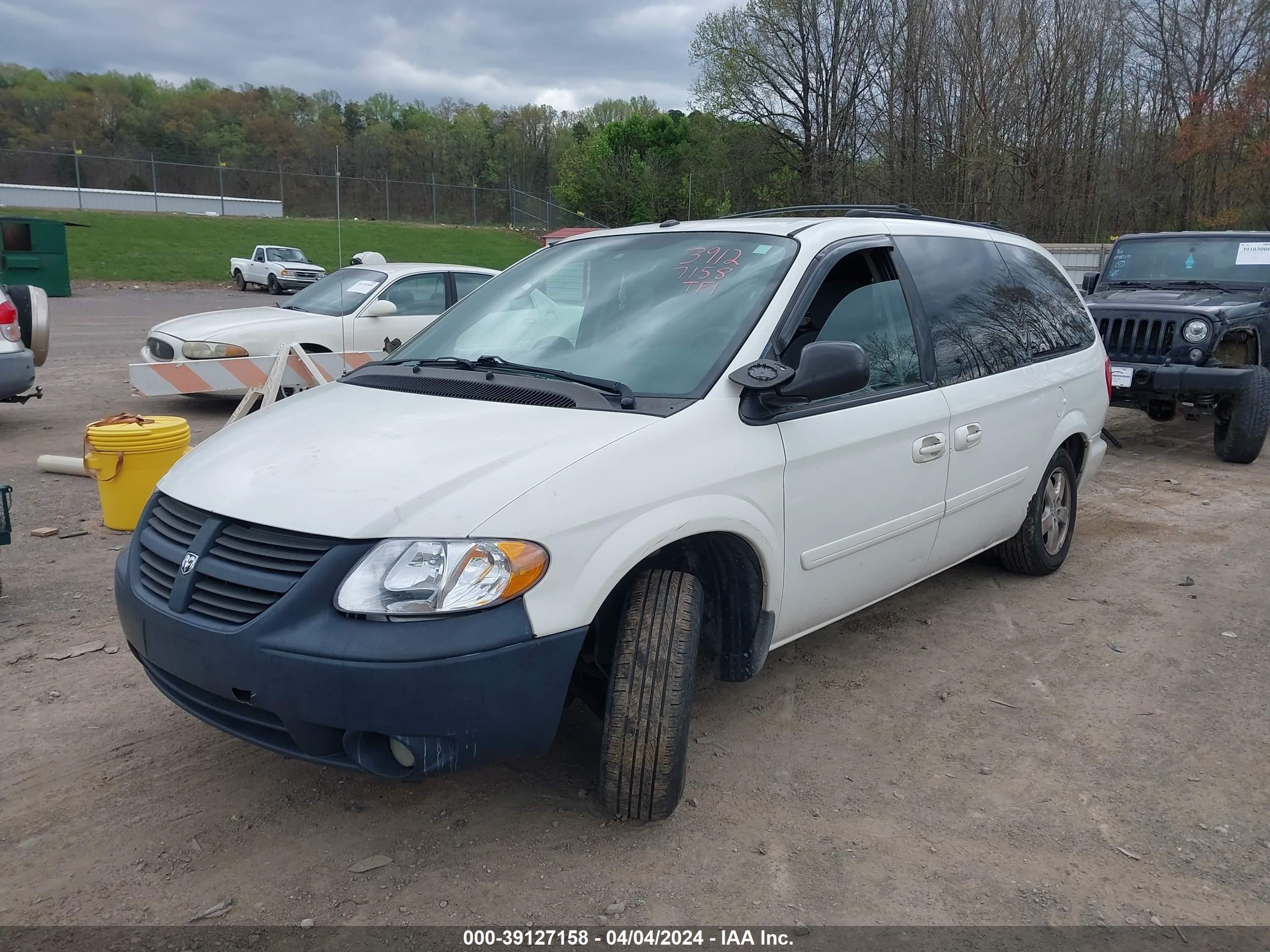 Photo 1 VIN: 2D4GP44L86R691690 - DODGE CARAVAN 