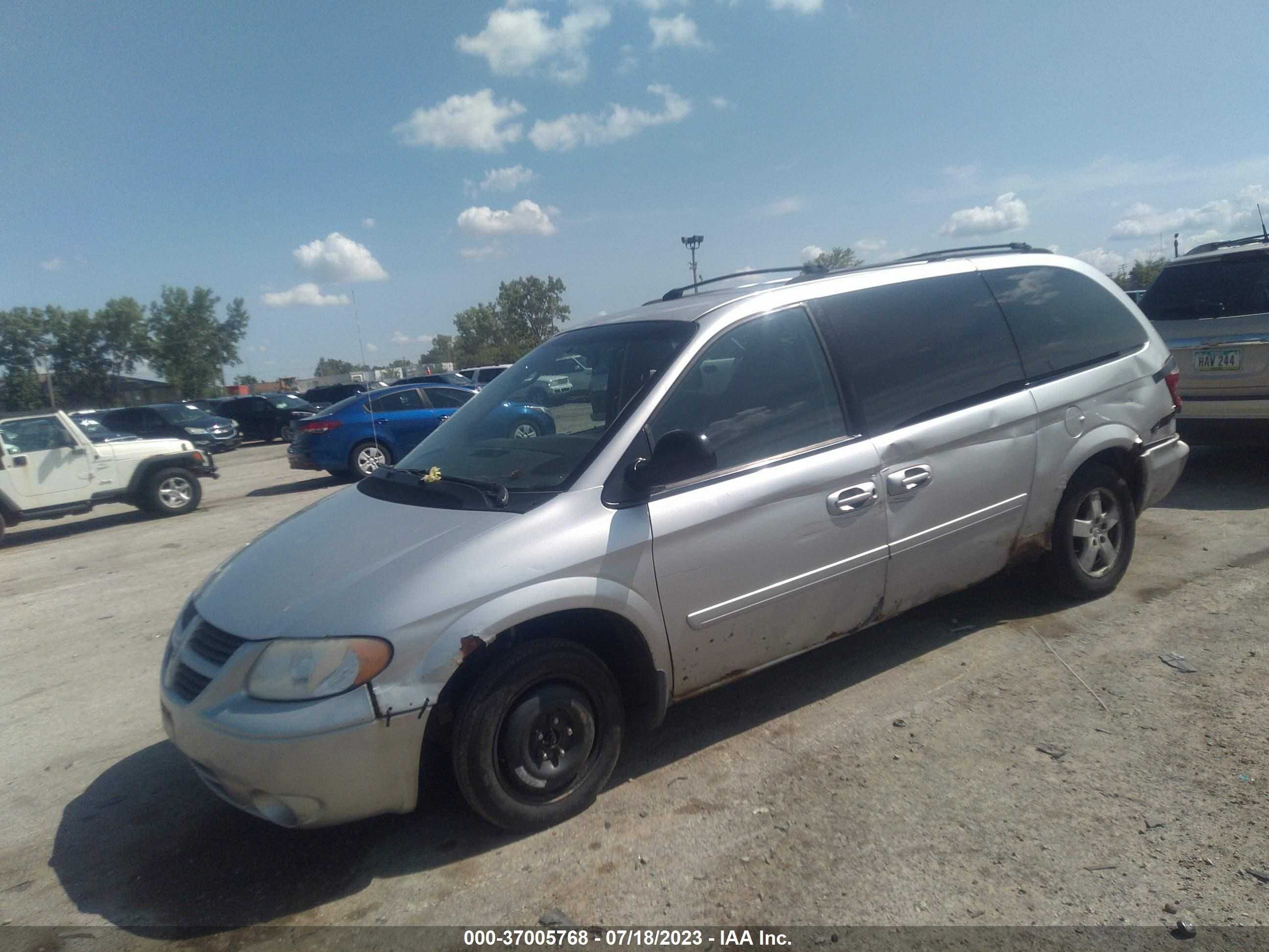 Photo 1 VIN: 2D4GP44L86R767781 - DODGE CARAVAN 