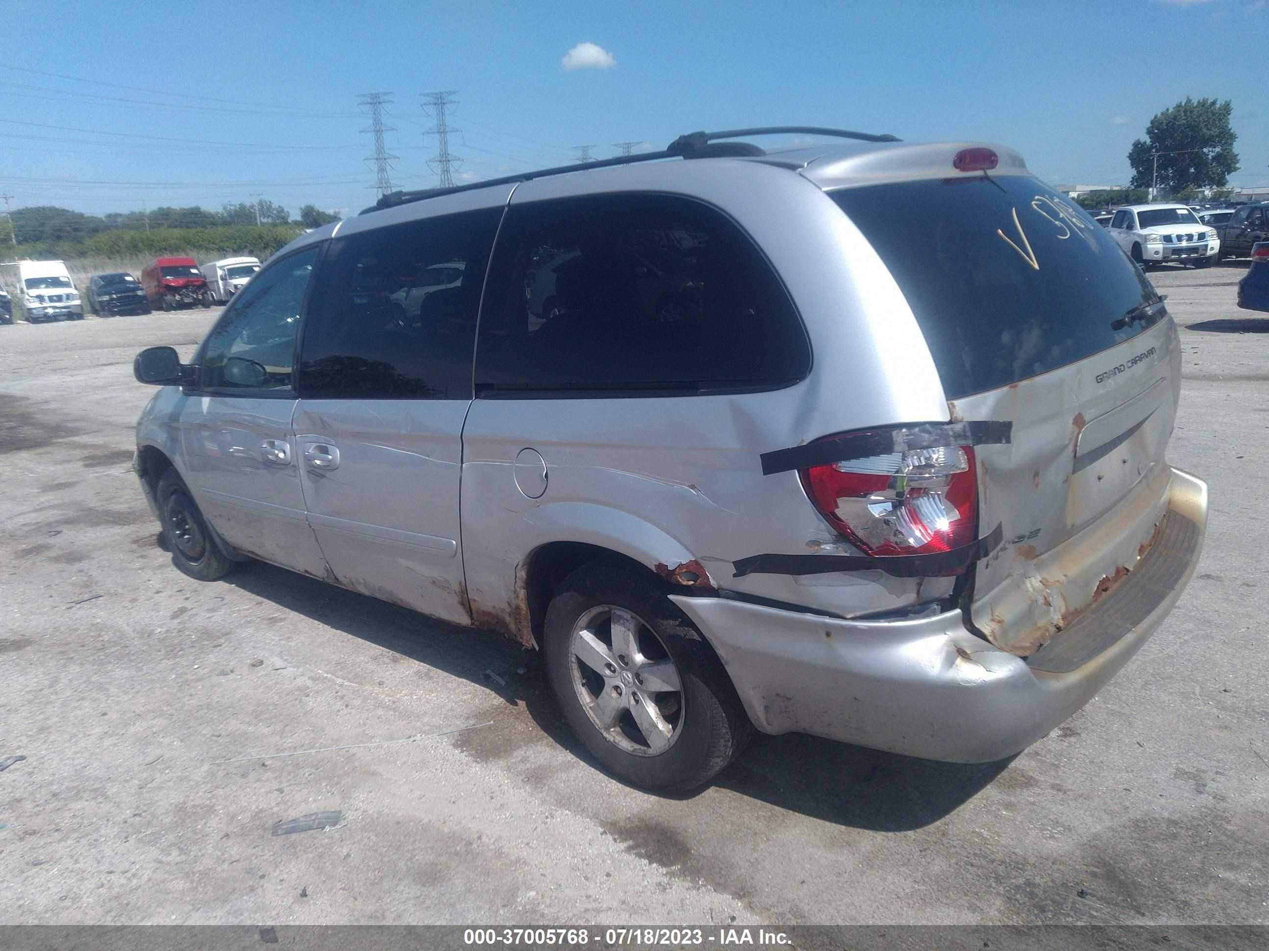 Photo 5 VIN: 2D4GP44L86R767781 - DODGE CARAVAN 