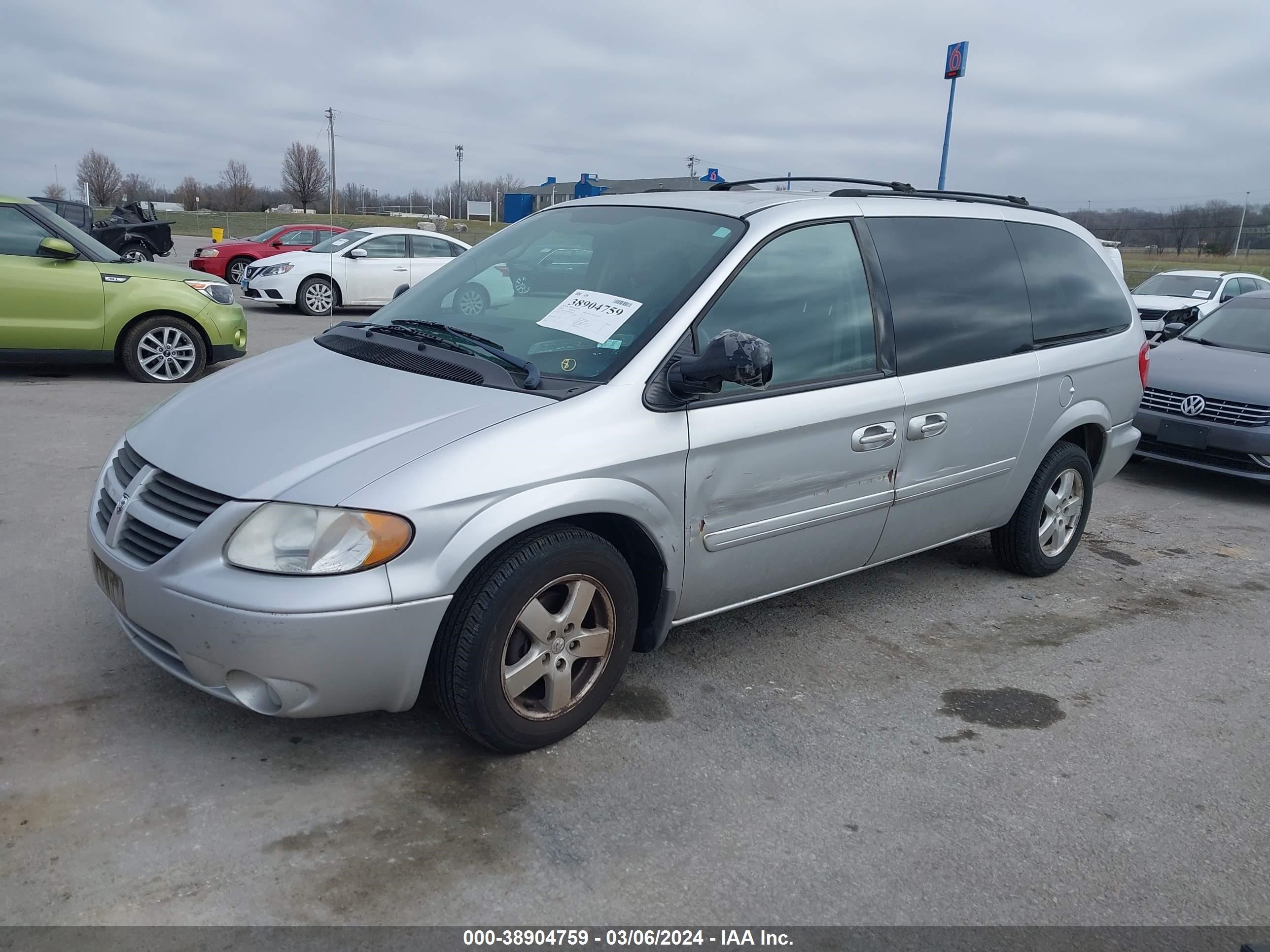 Photo 1 VIN: 2D4GP44L86R838364 - DODGE CARAVAN 