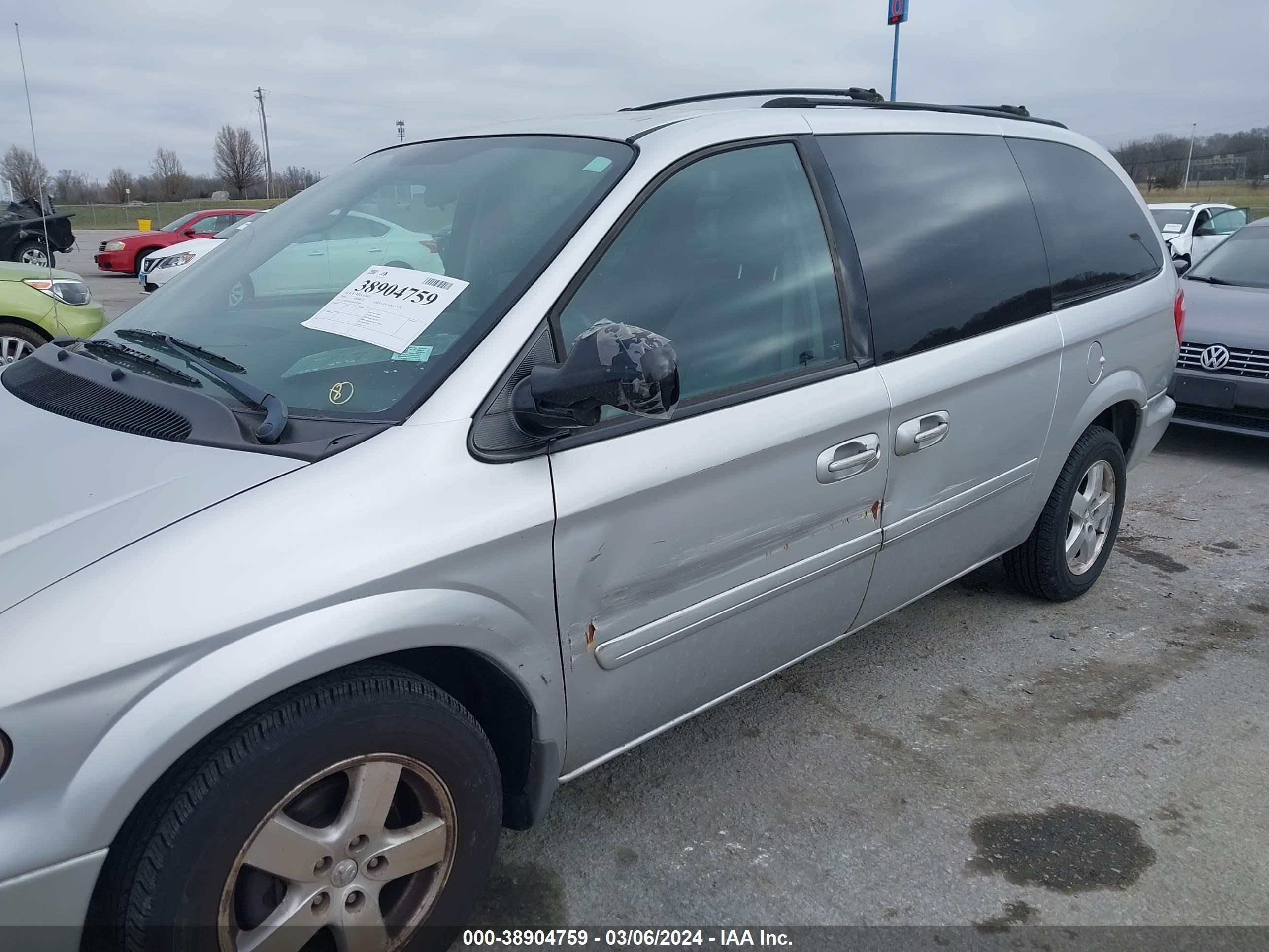 Photo 5 VIN: 2D4GP44L86R838364 - DODGE CARAVAN 