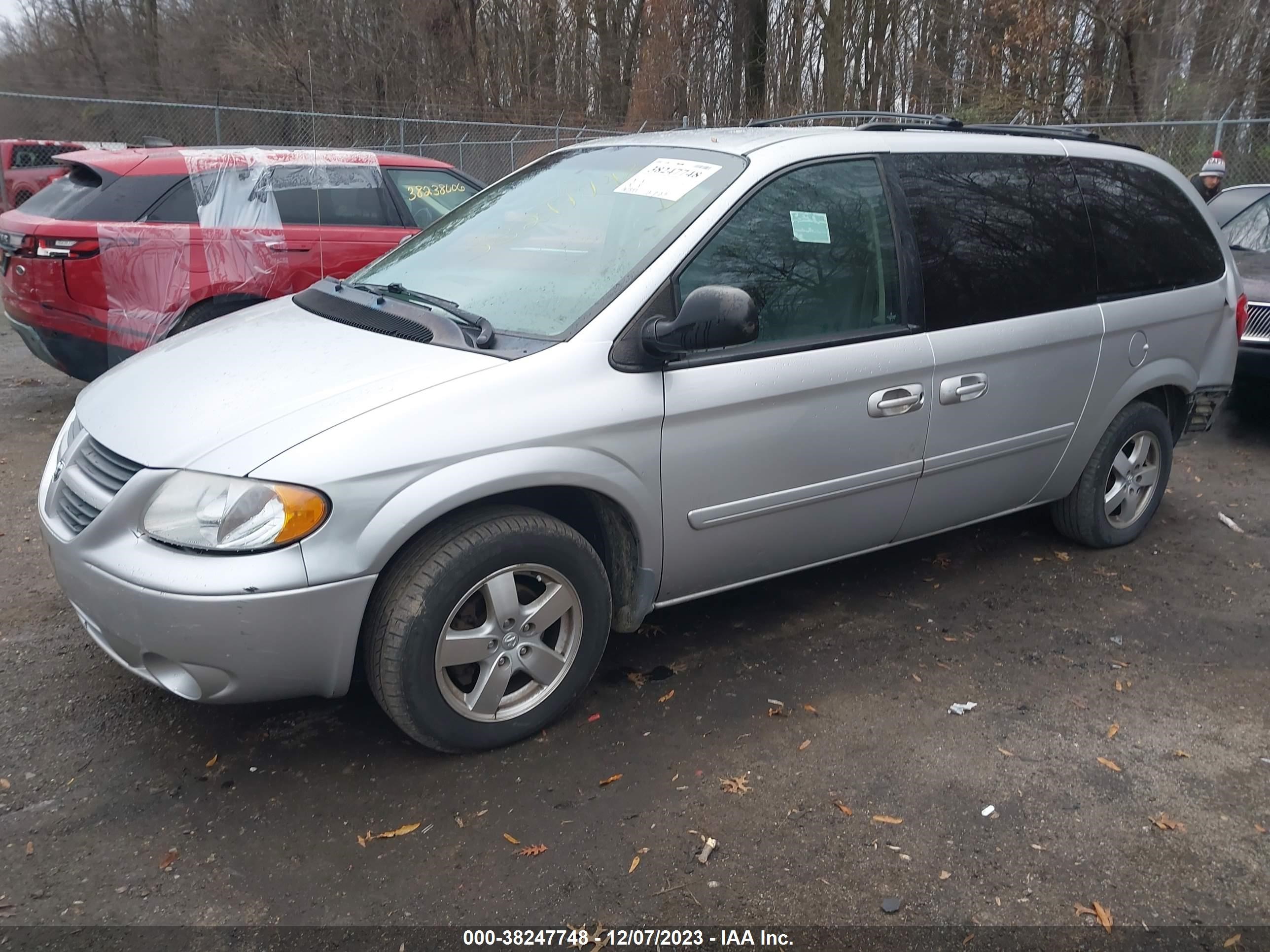 Photo 1 VIN: 2D4GP44L87R178215 - DODGE CARAVAN 