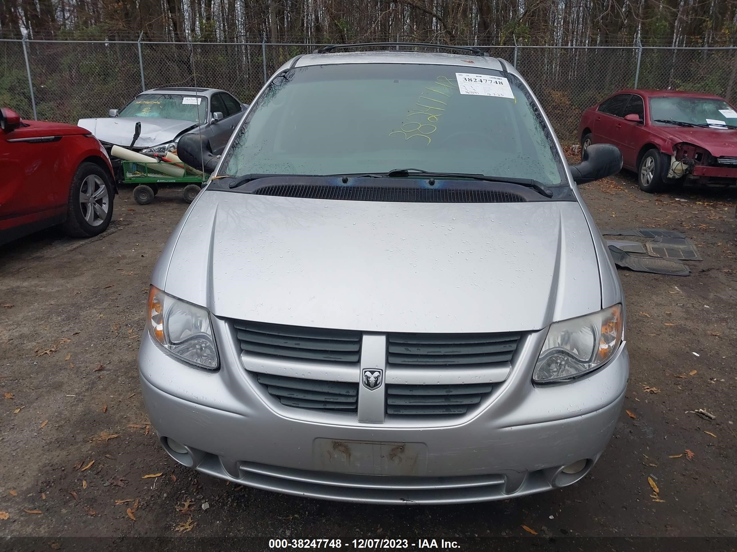 Photo 11 VIN: 2D4GP44L87R178215 - DODGE CARAVAN 