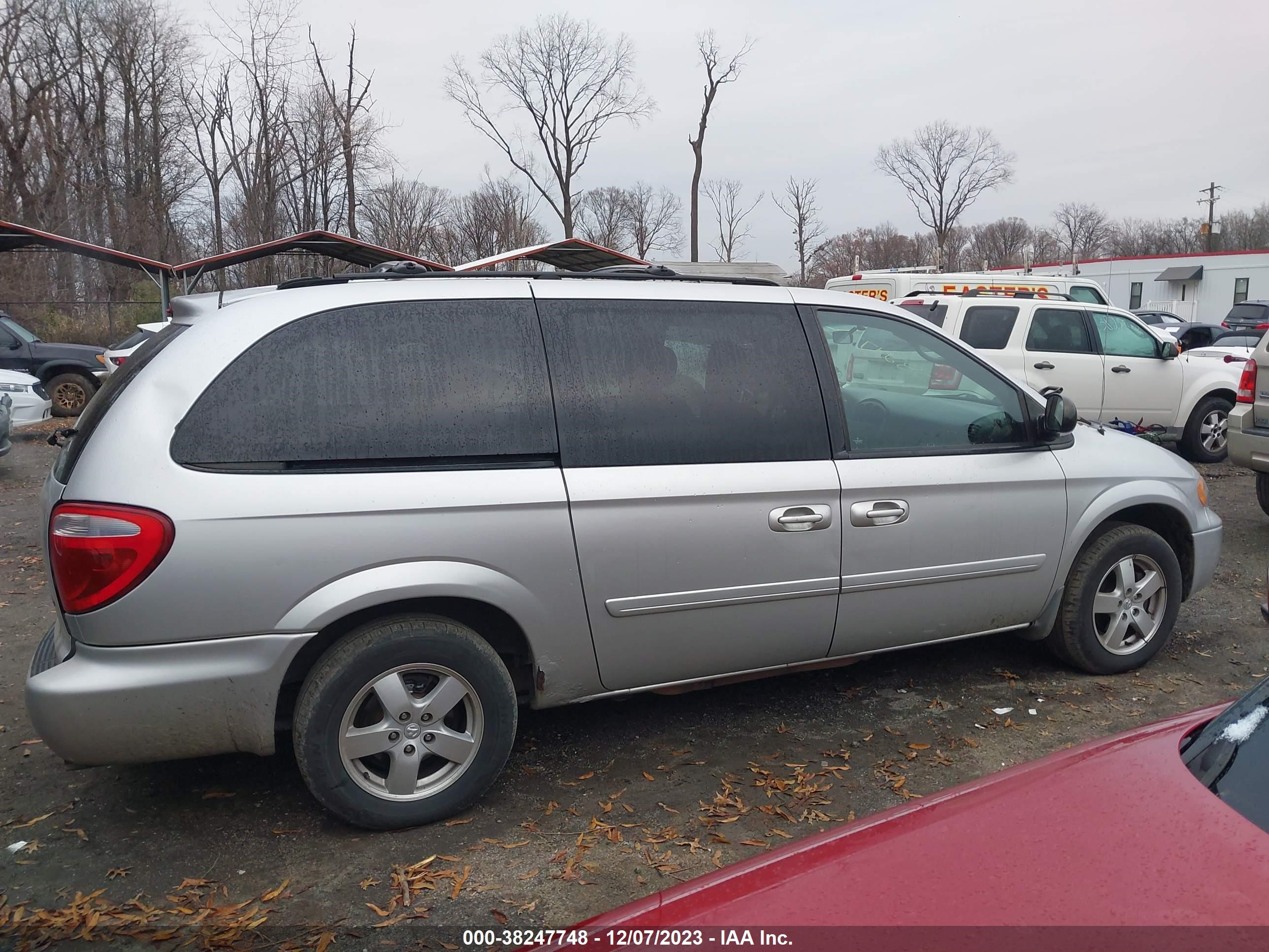 Photo 12 VIN: 2D4GP44L87R178215 - DODGE CARAVAN 